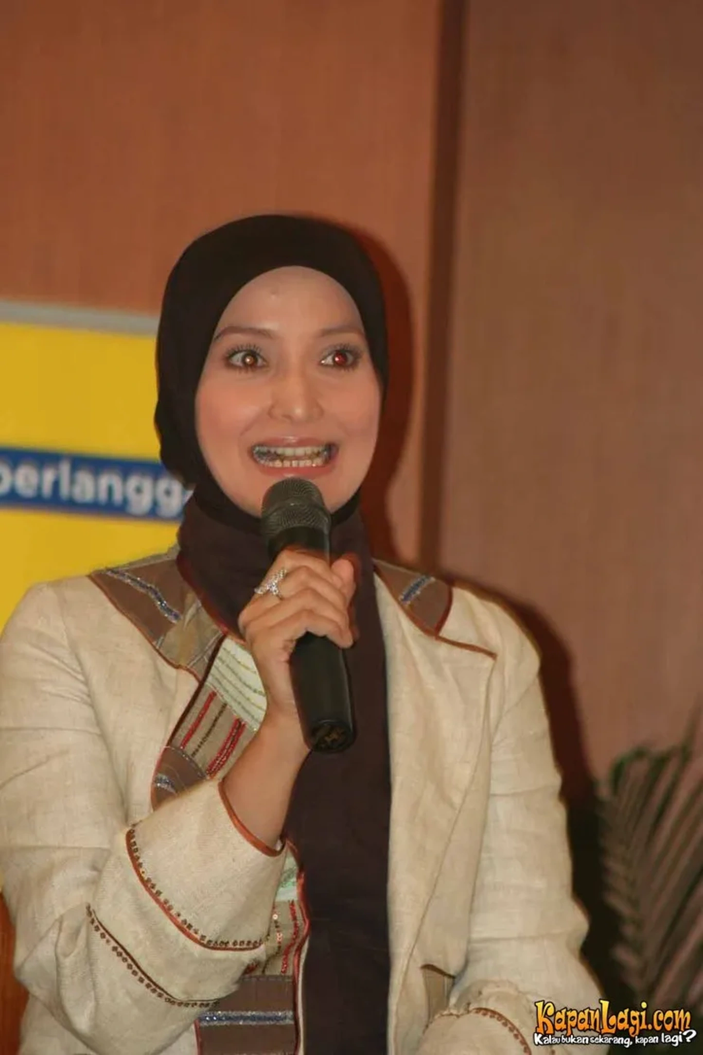 Jika Anda tidak melihat foto Inneke Koesherawati, kemungkinan karena foto dengan nomor tersebut tidak tersedia di Kapanlagi.com™