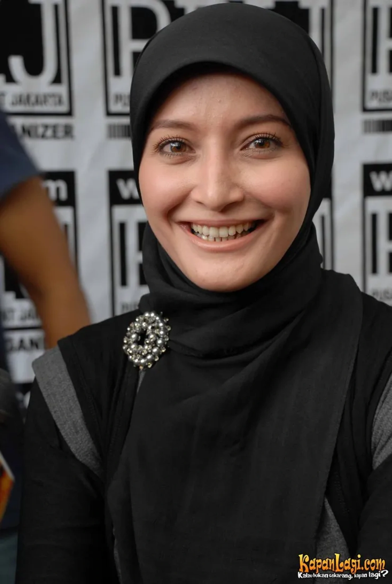 Jika Anda tidak melihat foto Inneke Koesherawati, kemungkinan karena foto dengan nomor tersebut tidak tersedia di Kapanlagi.com™