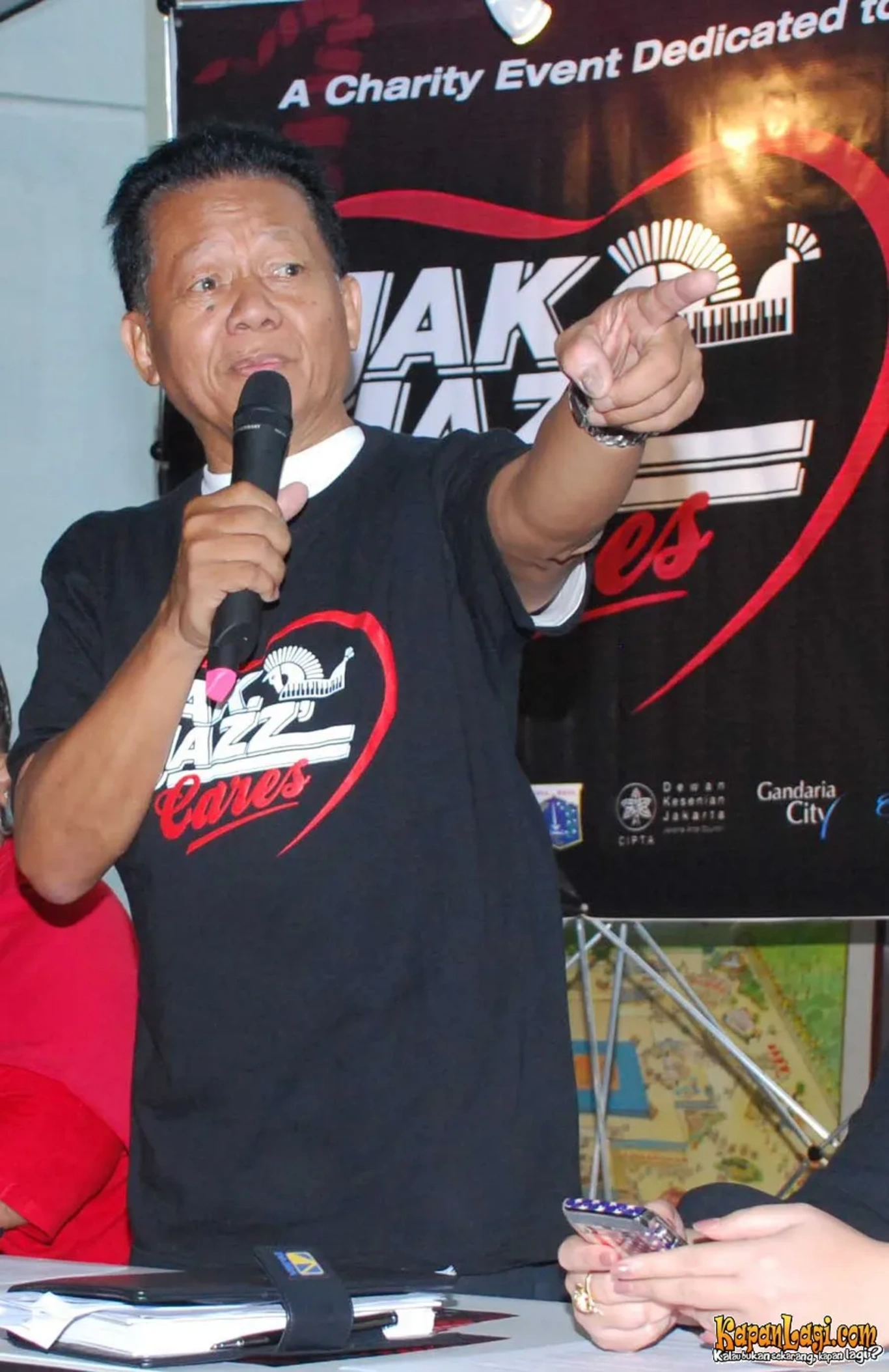 Jika Anda tidak melihat foto Ireng Maulana, kemungkinan karena foto dengan nomor tersebut tidak tersedia di Kapanlagi.com™