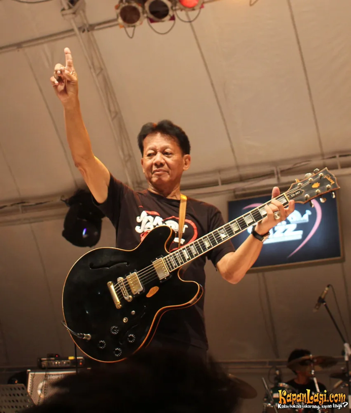 Jika Anda tidak melihat foto Ireng Maulana, kemungkinan karena foto dengan nomor tersebut tidak tersedia di Kapanlagi.com™