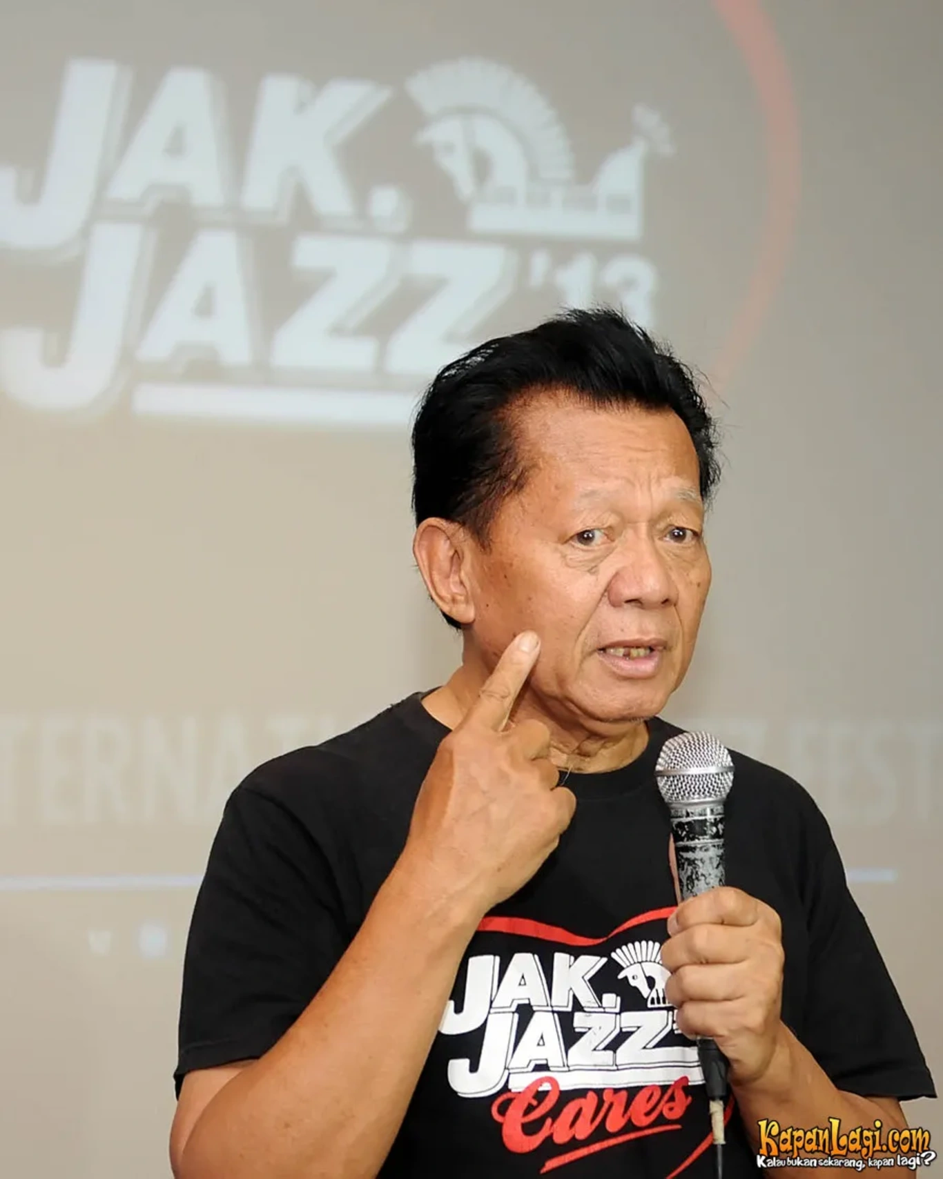 Jika Anda tidak melihat foto Ireng Maulana, kemungkinan karena foto dengan nomor tersebut tidak tersedia di Kapanlagi.com™