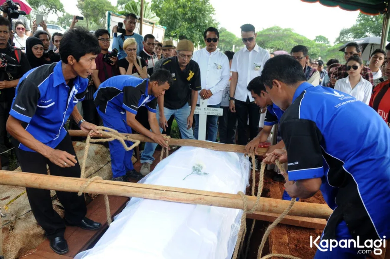 Jika Anda tidak melihat foto Ireng Maulana, kemungkinan karena foto dengan nomor tersebut tidak tersedia di Kapanlagi.com™