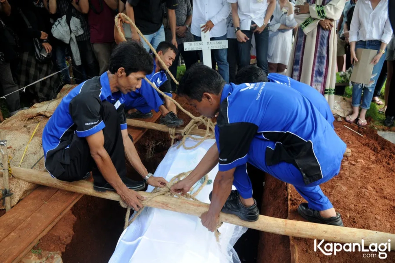 Jika Anda tidak melihat foto Ireng Maulana, kemungkinan karena foto dengan nomor tersebut tidak tersedia di Kapanlagi.com™