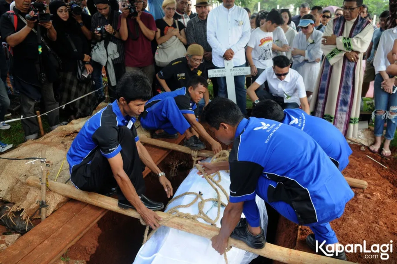 Jika Anda tidak melihat foto Ireng Maulana, kemungkinan karena foto dengan nomor tersebut tidak tersedia di Kapanlagi.com™
