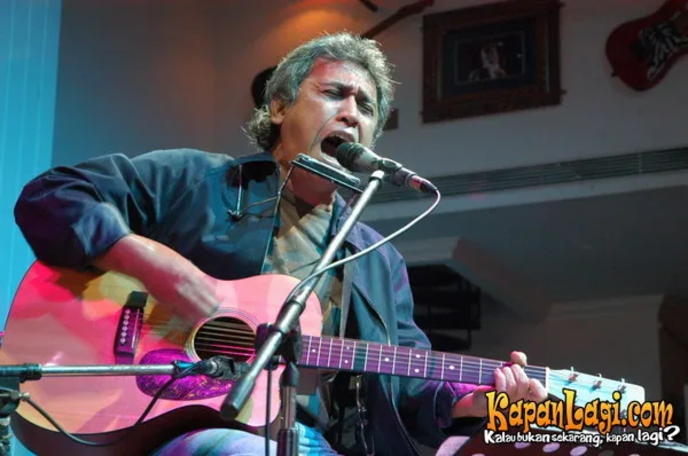 Jika Anda tidak melihat foto Iwan Fals, kemungkinan karena foto dengan nomor tersebut tidak tersedia di Kapanlagi.com™