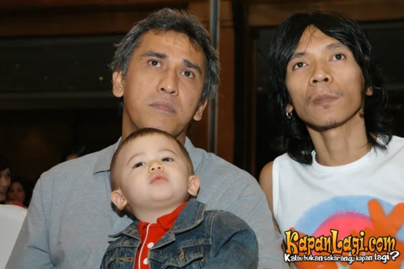 Jika Anda tidak melihat foto Iwan Fals, kemungkinan karena foto dengan nomor tersebut tidak tersedia di Kapanlagi.com™