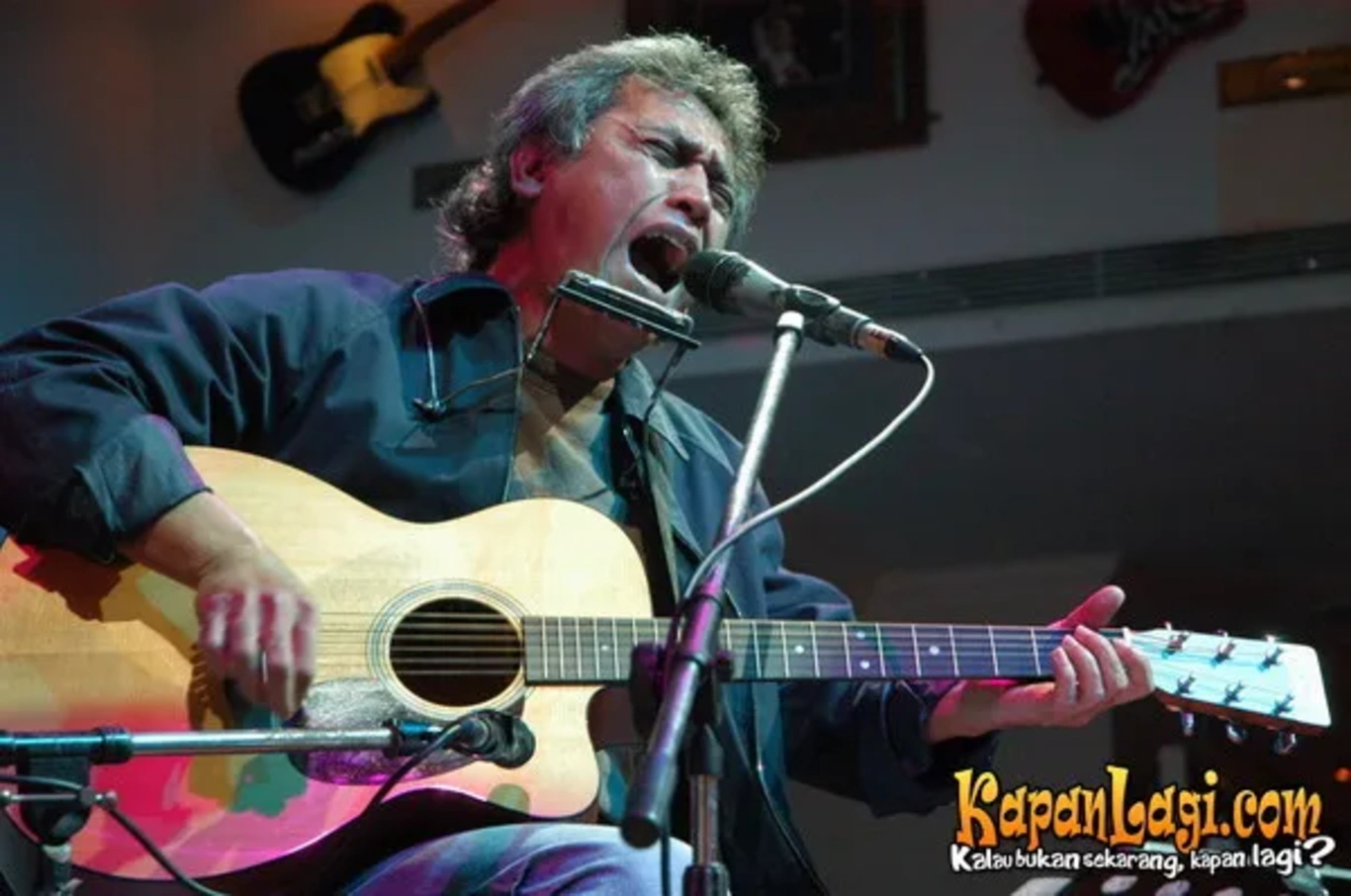 Jika Anda tidak melihat foto Iwan Fals, kemungkinan karena foto dengan nomor tersebut tidak tersedia di Kapanlagi.com™