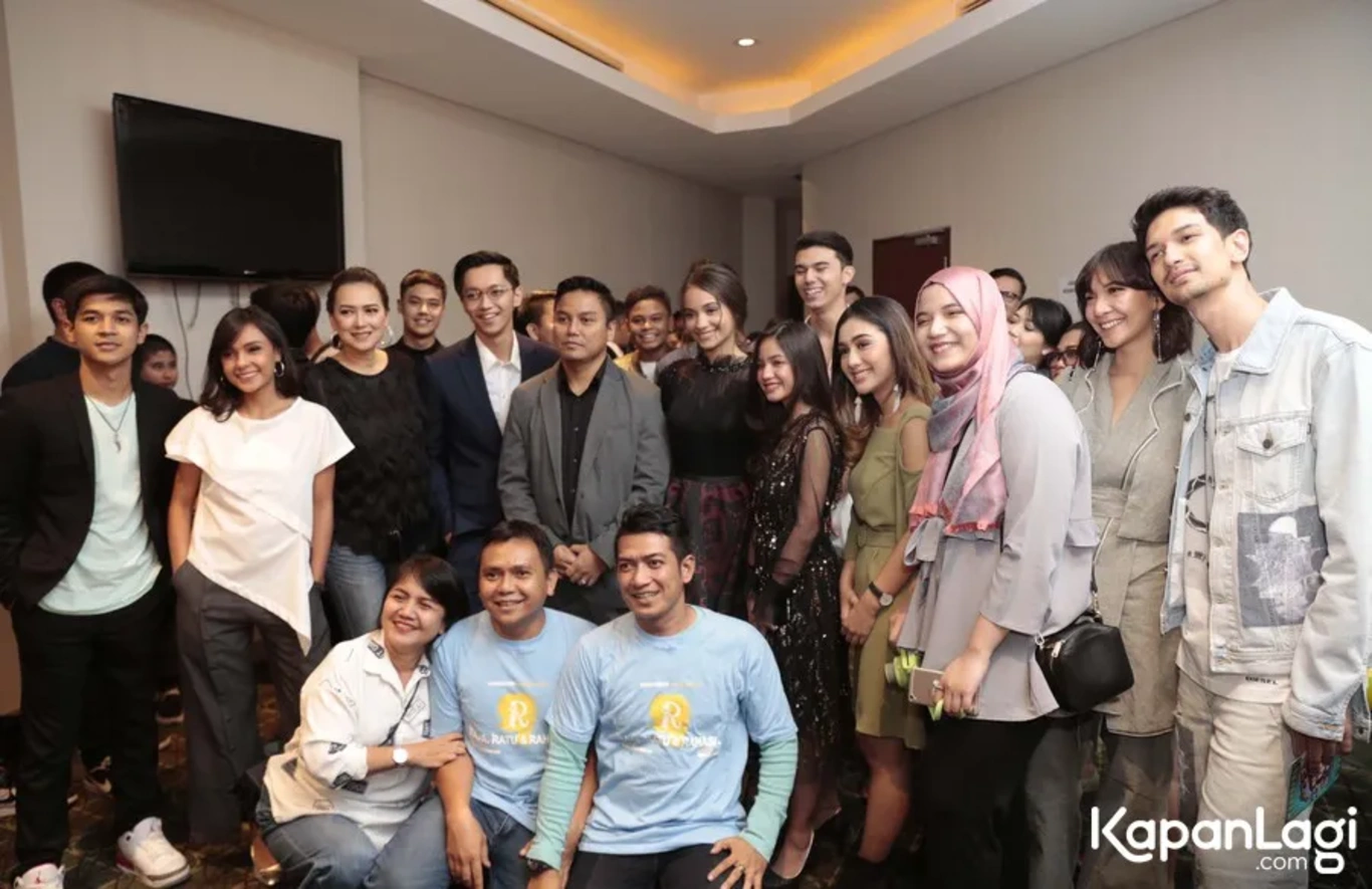 Jika Anda tidak melihat foto Je Smith, kemungkinan karena foto dengan nomor tersebut tidak tersedia di Kapanlagi.com™