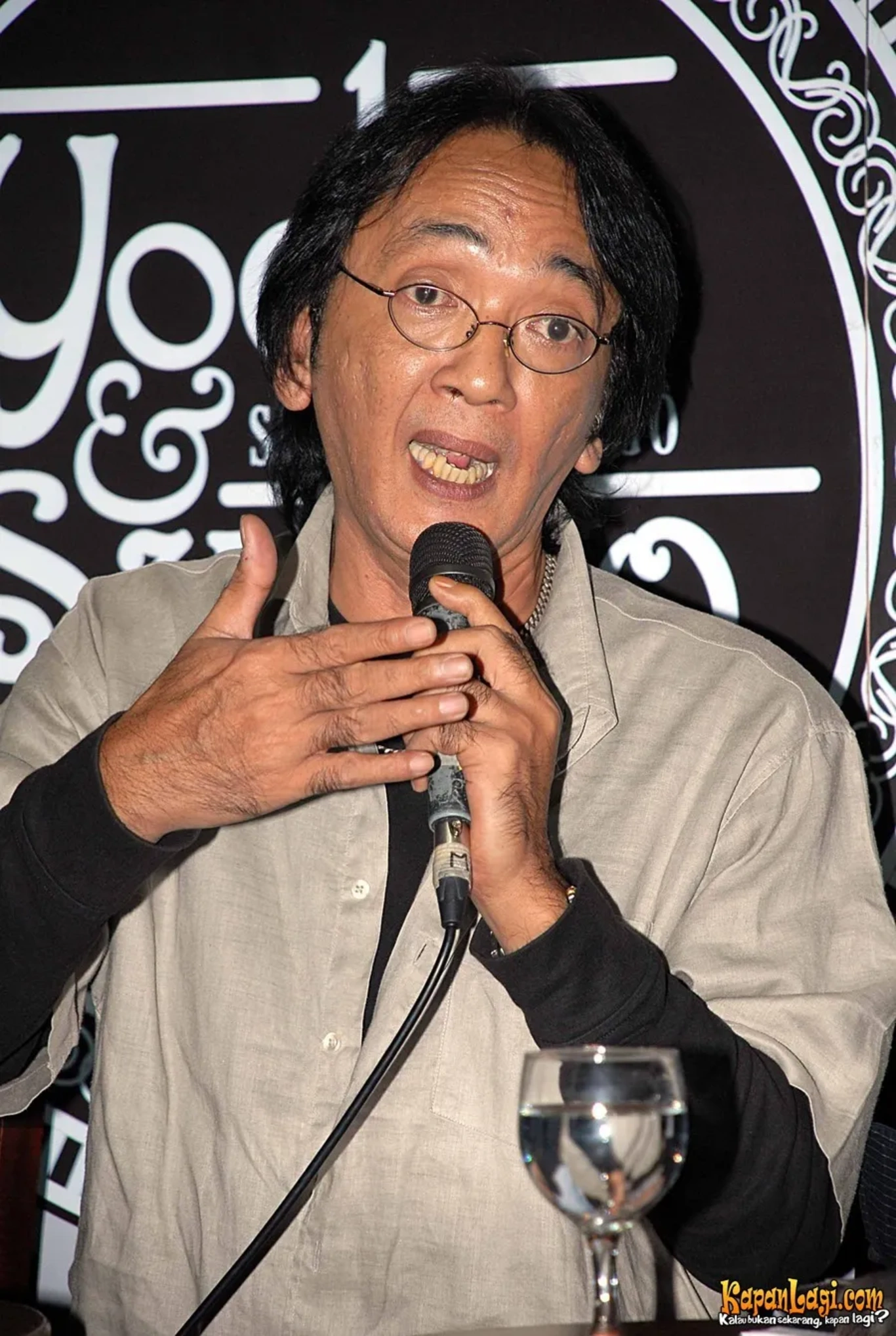 Jika Anda tidak melihat foto Jockie Soeryoprayogo, kemungkinan karena foto dengan nomor tersebut tidak tersedia di Kapanlagi.com™