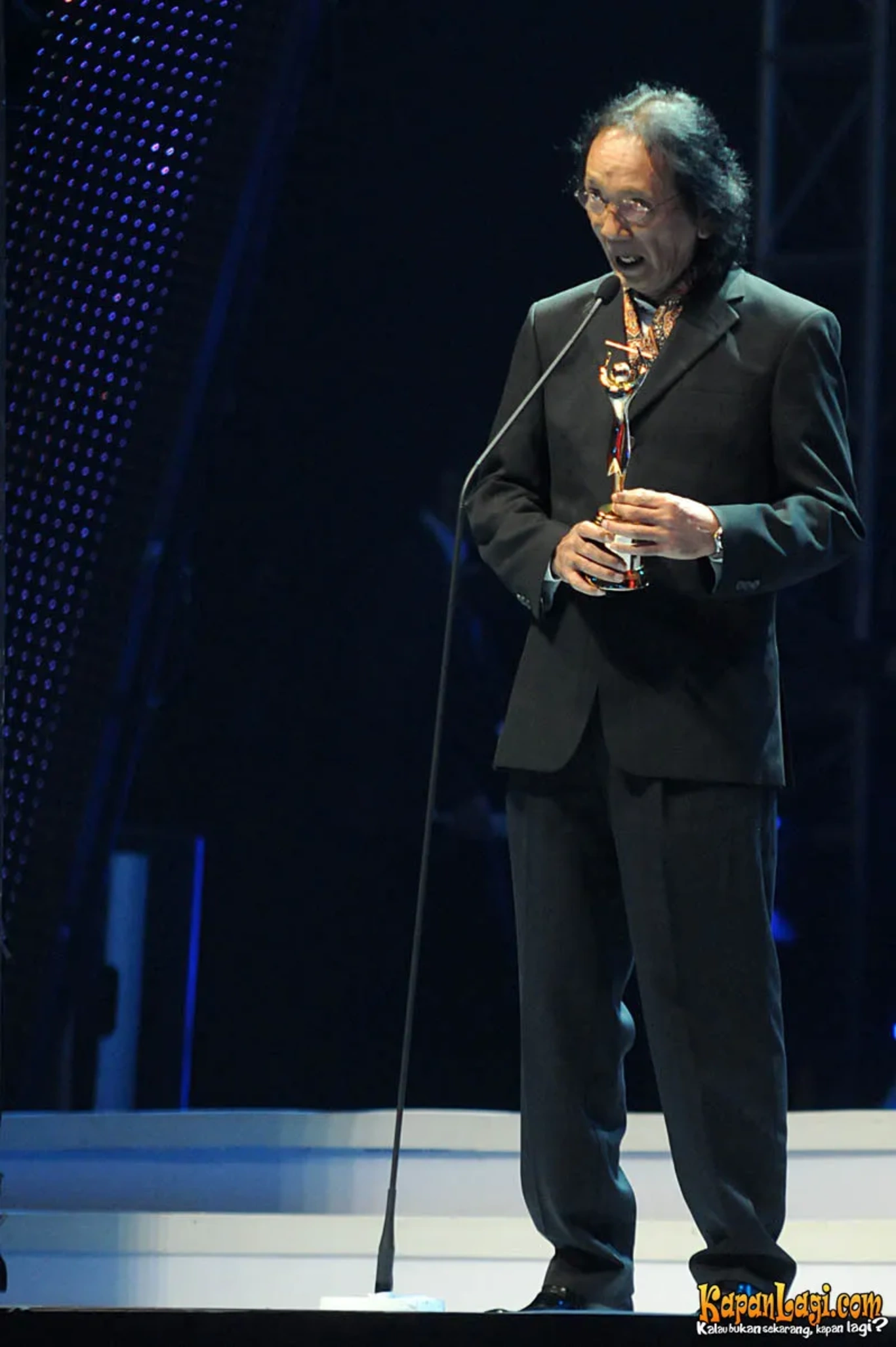 Jika Anda tidak melihat foto Jockie Soeryoprayogo, kemungkinan karena foto dengan nomor tersebut tidak tersedia di Kapanlagi.com™