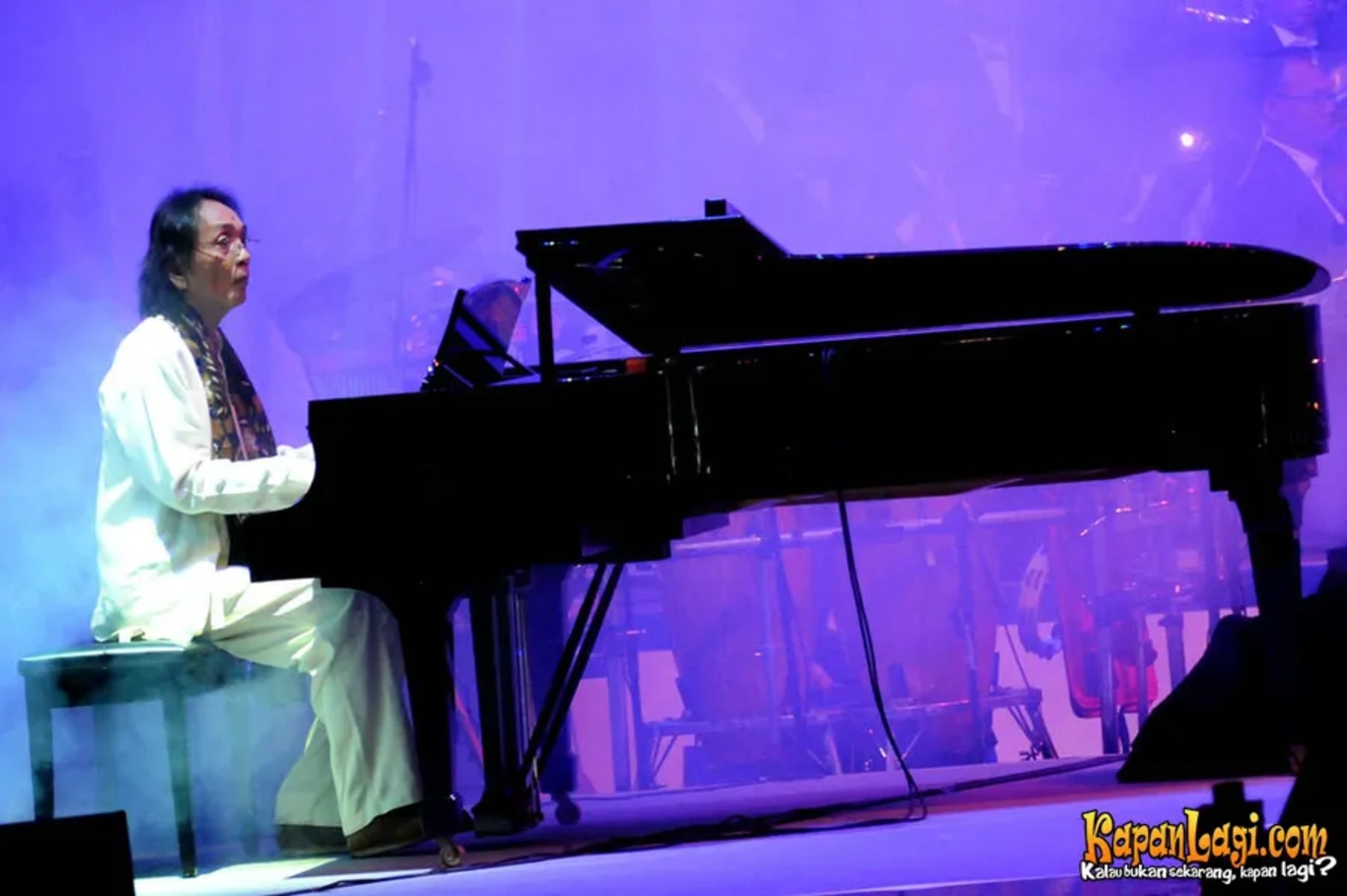 Jika Anda tidak melihat foto Jockie Soeryoprayogo, kemungkinan karena foto dengan nomor tersebut tidak tersedia di Kapanlagi.com™