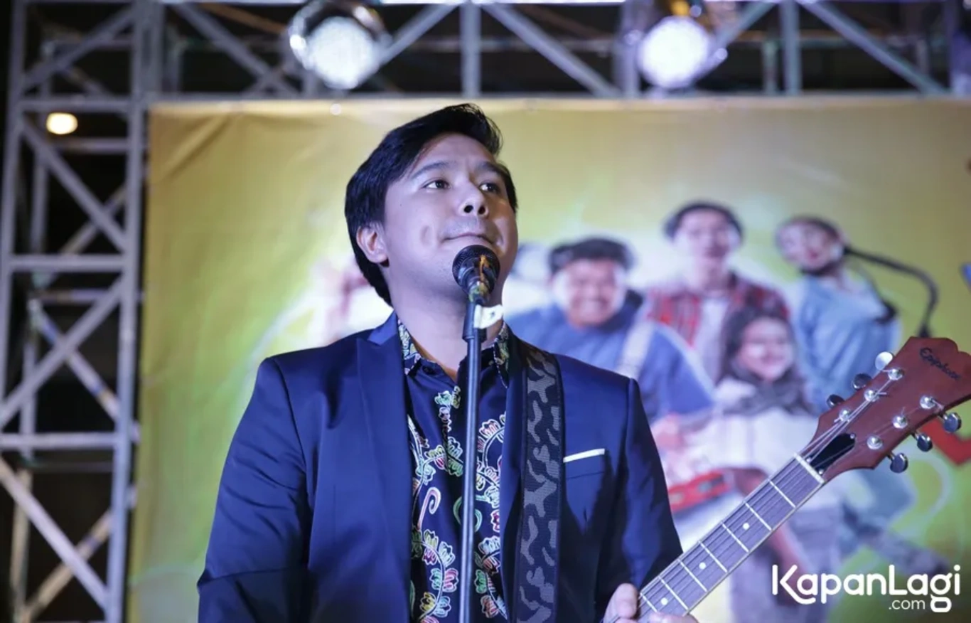 Jika Anda tidak melihat foto Joshua Suherman, kemungkinan karena foto dengan nomor tersebut tidak tersedia di Kapanlagi.com™