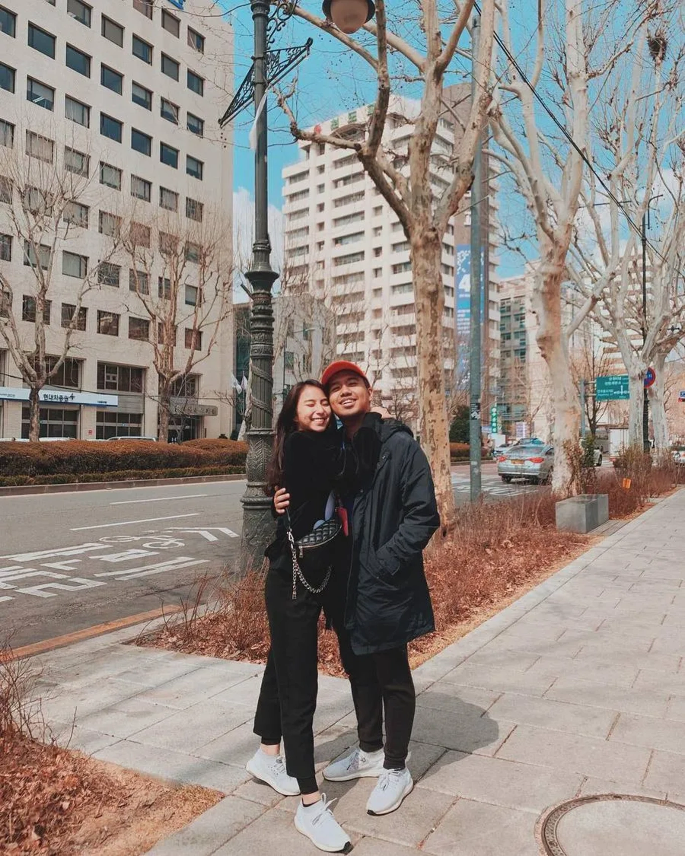 Jika Anda tidak melihat foto Joshua Suherman, kemungkinan karena foto dengan nomor tersebut tidak tersedia di Kapanlagi.com™