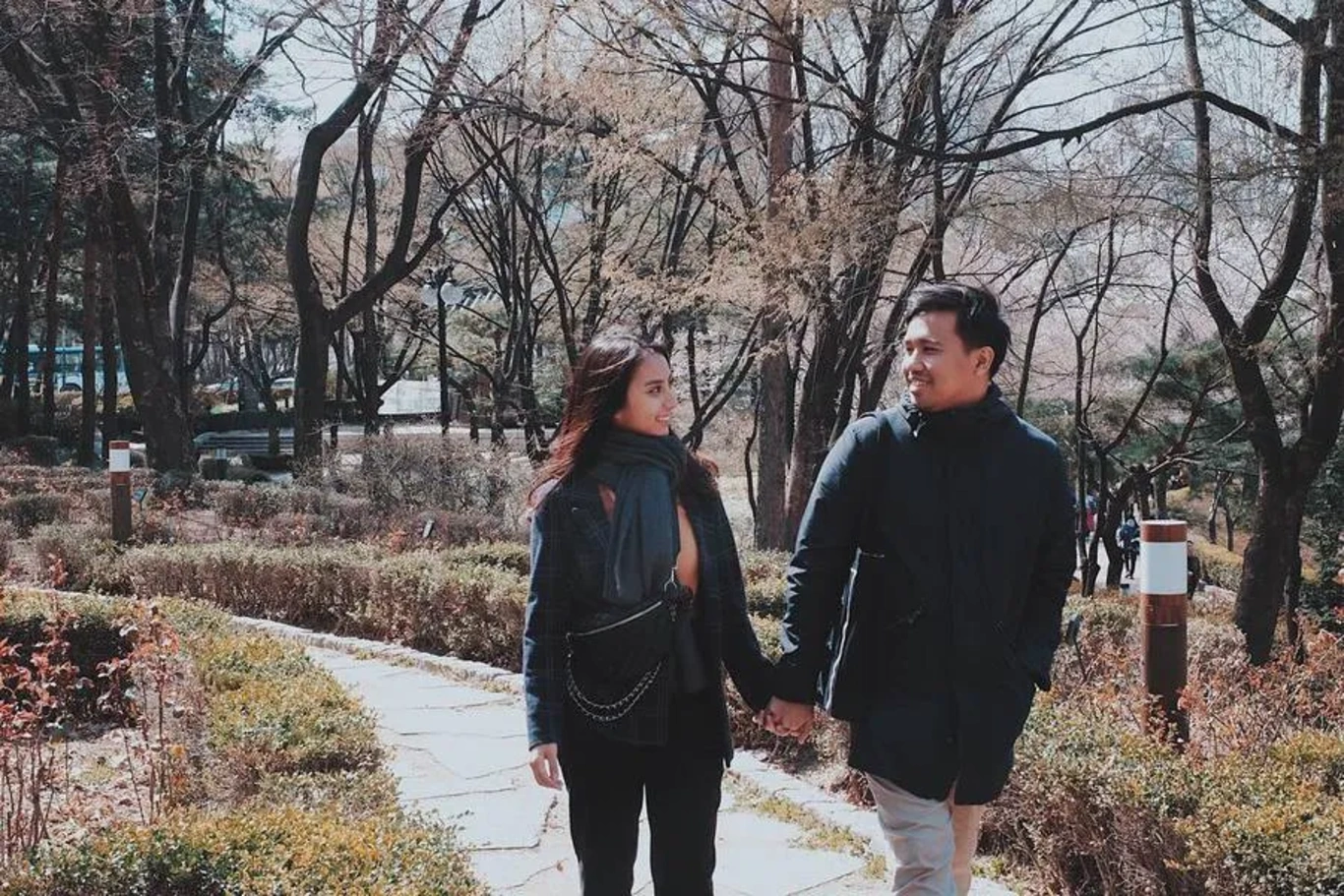 Jika Anda tidak melihat foto Joshua Suherman, kemungkinan karena foto dengan nomor tersebut tidak tersedia di Kapanlagi.com™