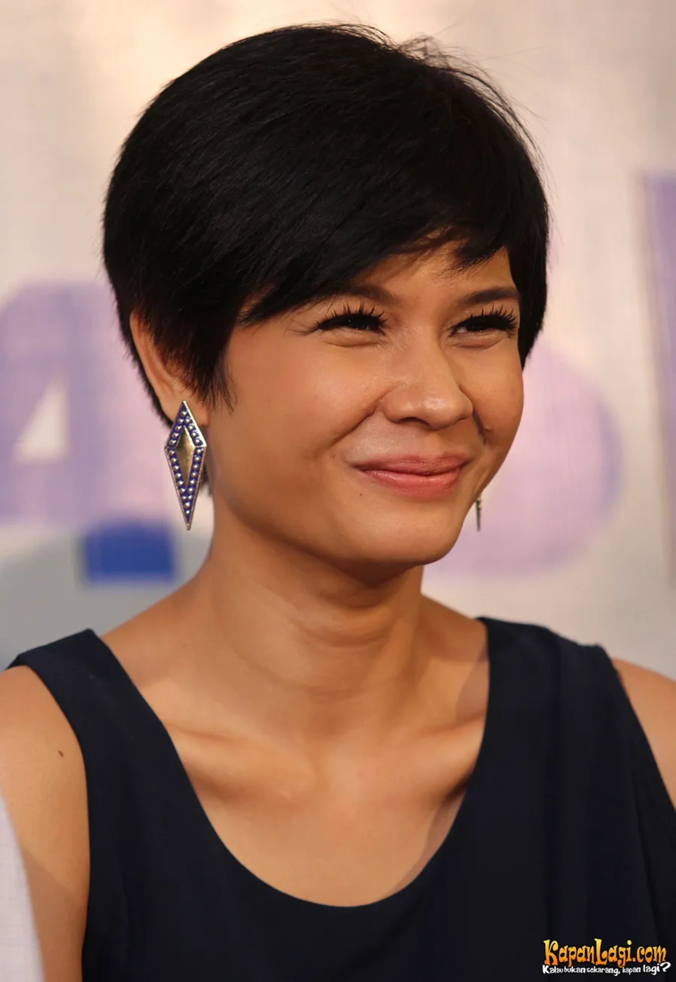 Jika Anda tidak melihat foto Kaemita Boediono, kemungkinan karena foto dengan nomor tersebut tidak tersedia di Kapanlagi.com™