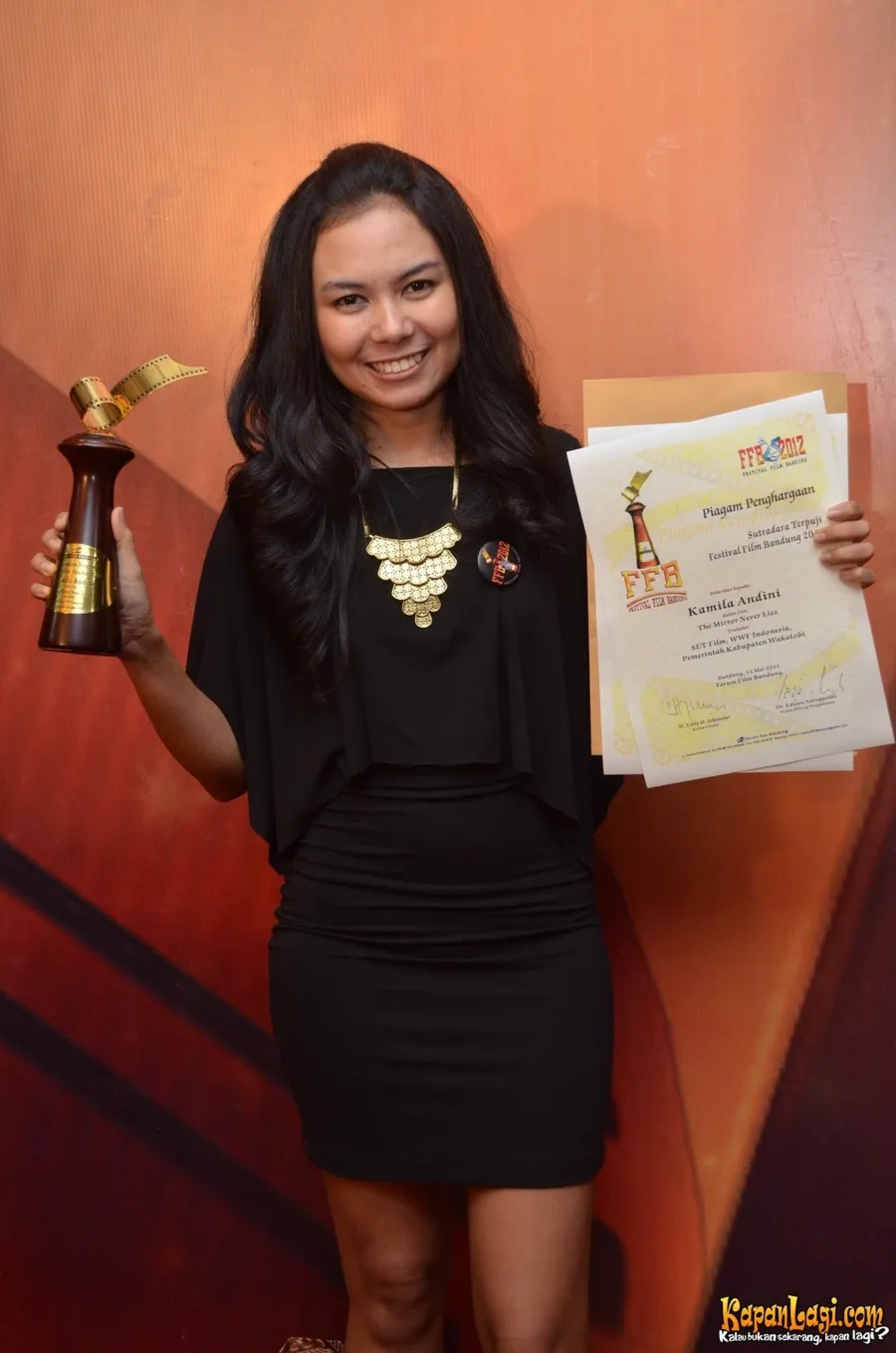 Jika Anda tidak melihat foto Kamila Andini, kemungkinan karena foto dengan nomor tersebut tidak tersedia di Kapanlagi.com™