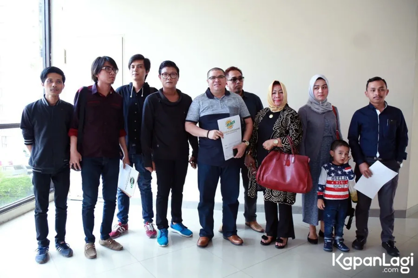 Jika Anda tidak melihat foto Kanda Band, kemungkinan karena foto dengan nomor tersebut tidak tersedia di Kapanlagi.com™
