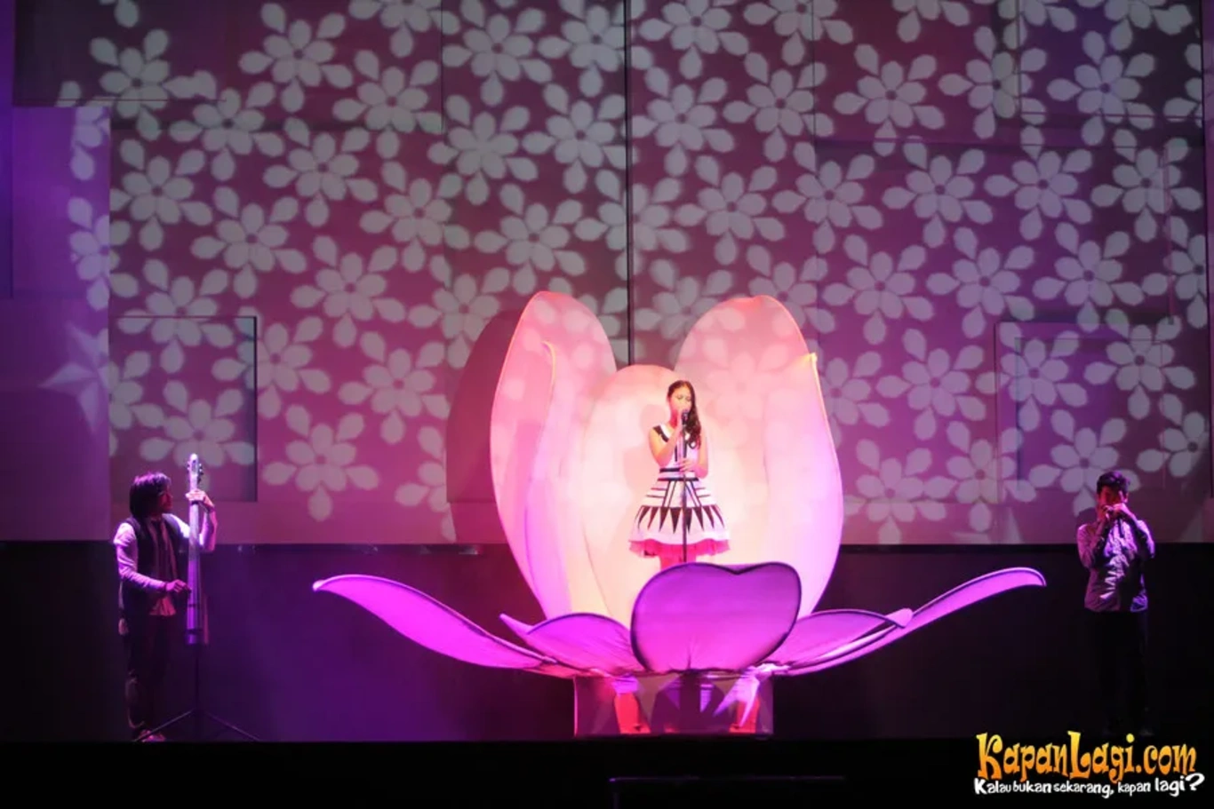 Jika Anda tidak melihat foto Kanya, kemungkinan karena foto dengan nomor tersebut tidak tersedia di Kapanlagi.com™