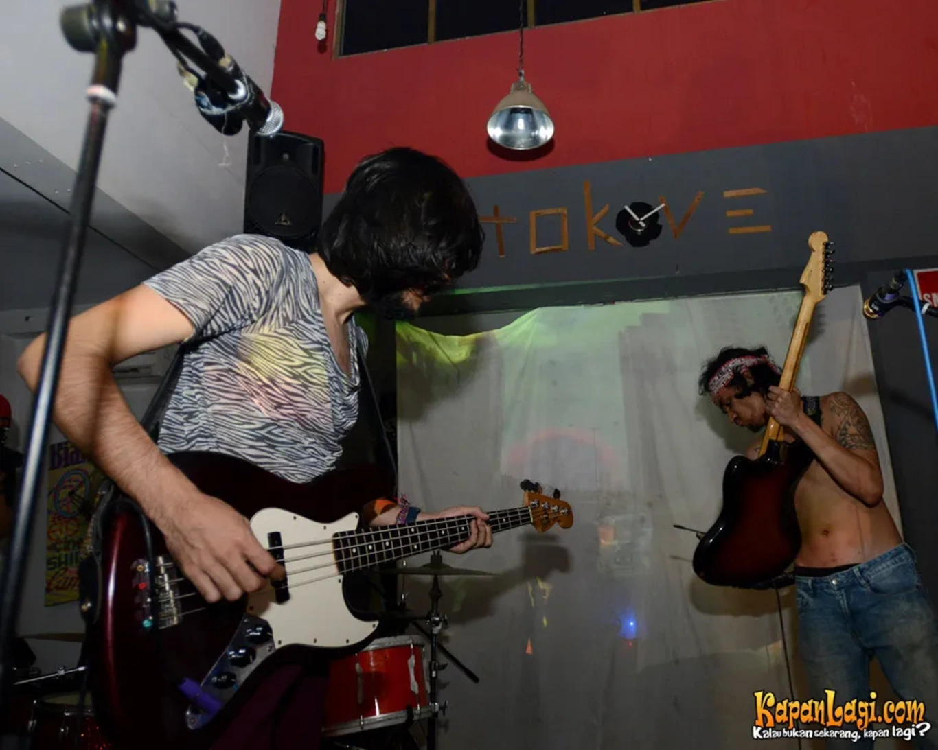 Jika Anda tidak melihat foto Kelompok Penerbang Roket Band, kemungkinan karena foto dengan nomor tersebut tidak tersedia di Kapanlagi.com™