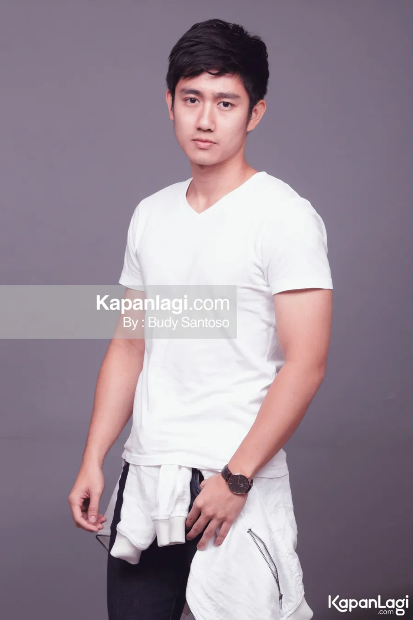 Jika Anda tidak melihat foto Kenny Austin, kemungkinan karena foto dengan nomor tersebut tidak tersedia di Kapanlagi.com™