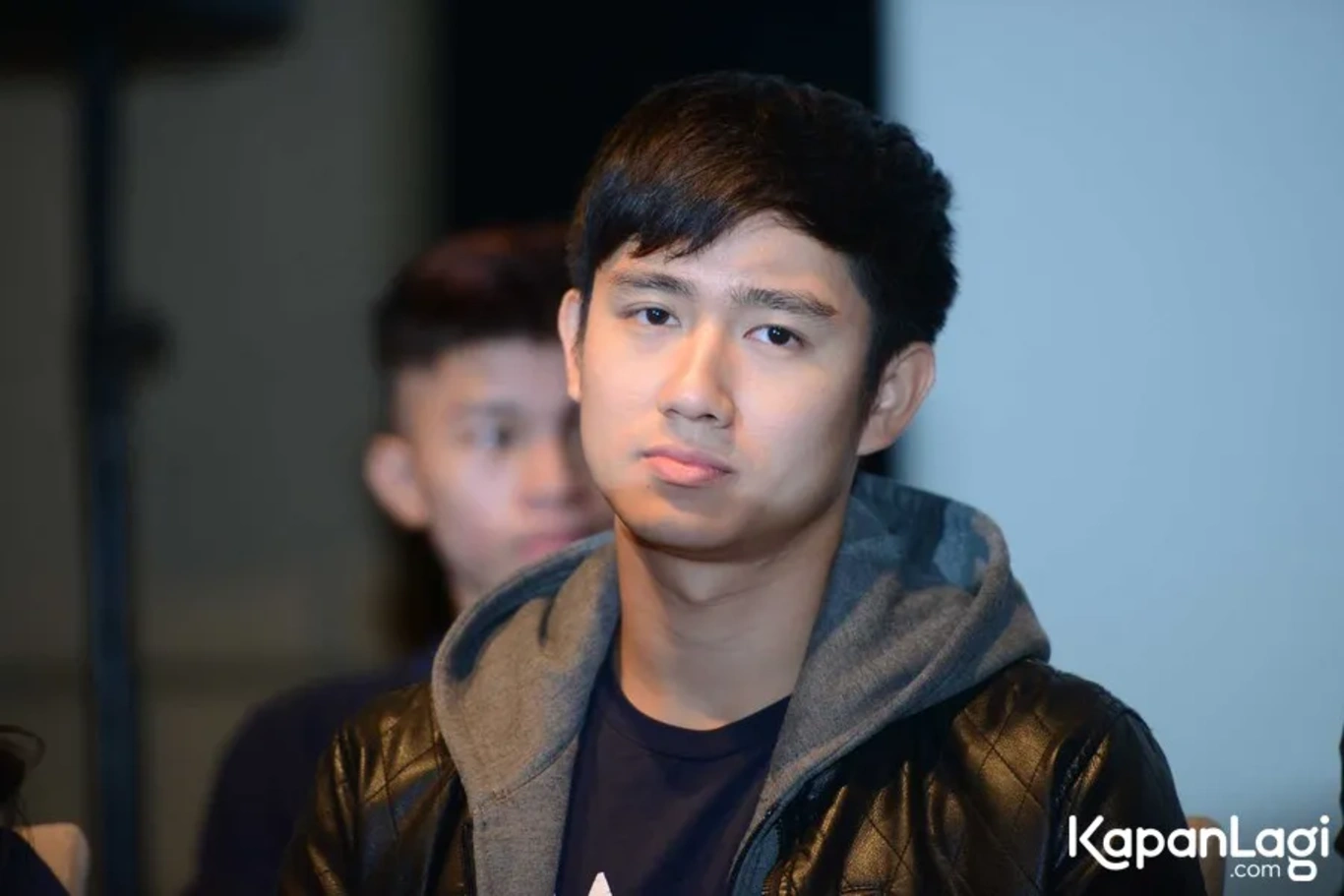 Jika Anda tidak melihat foto Kenny Austin, kemungkinan karena foto dengan nomor tersebut tidak tersedia di Kapanlagi.com™