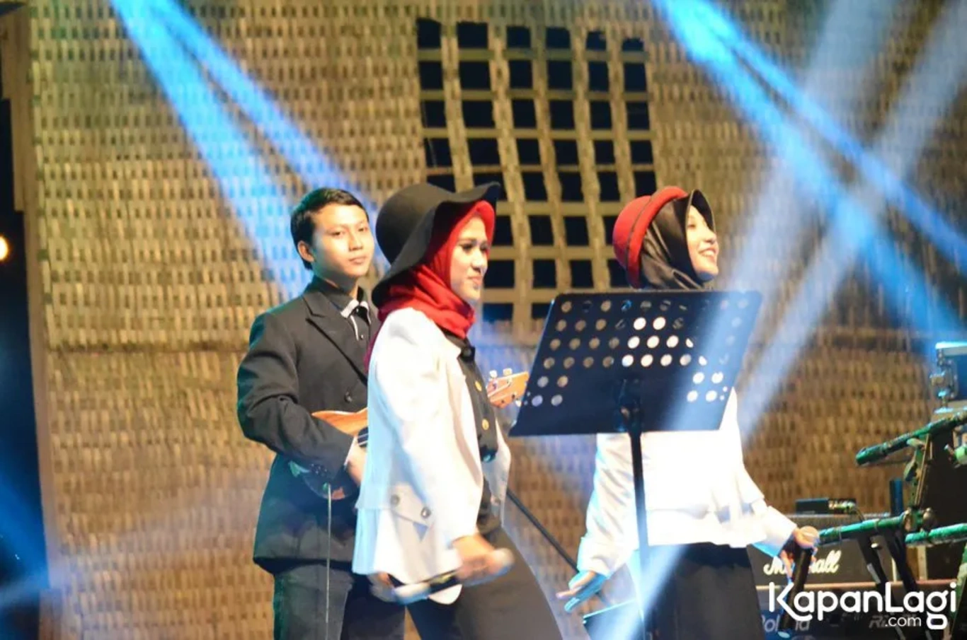 Jika Anda tidak melihat foto Keroncong Jazz Malang Utara, kemungkinan karena foto dengan nomor tersebut tidak tersedia di Kapanlagi.com™