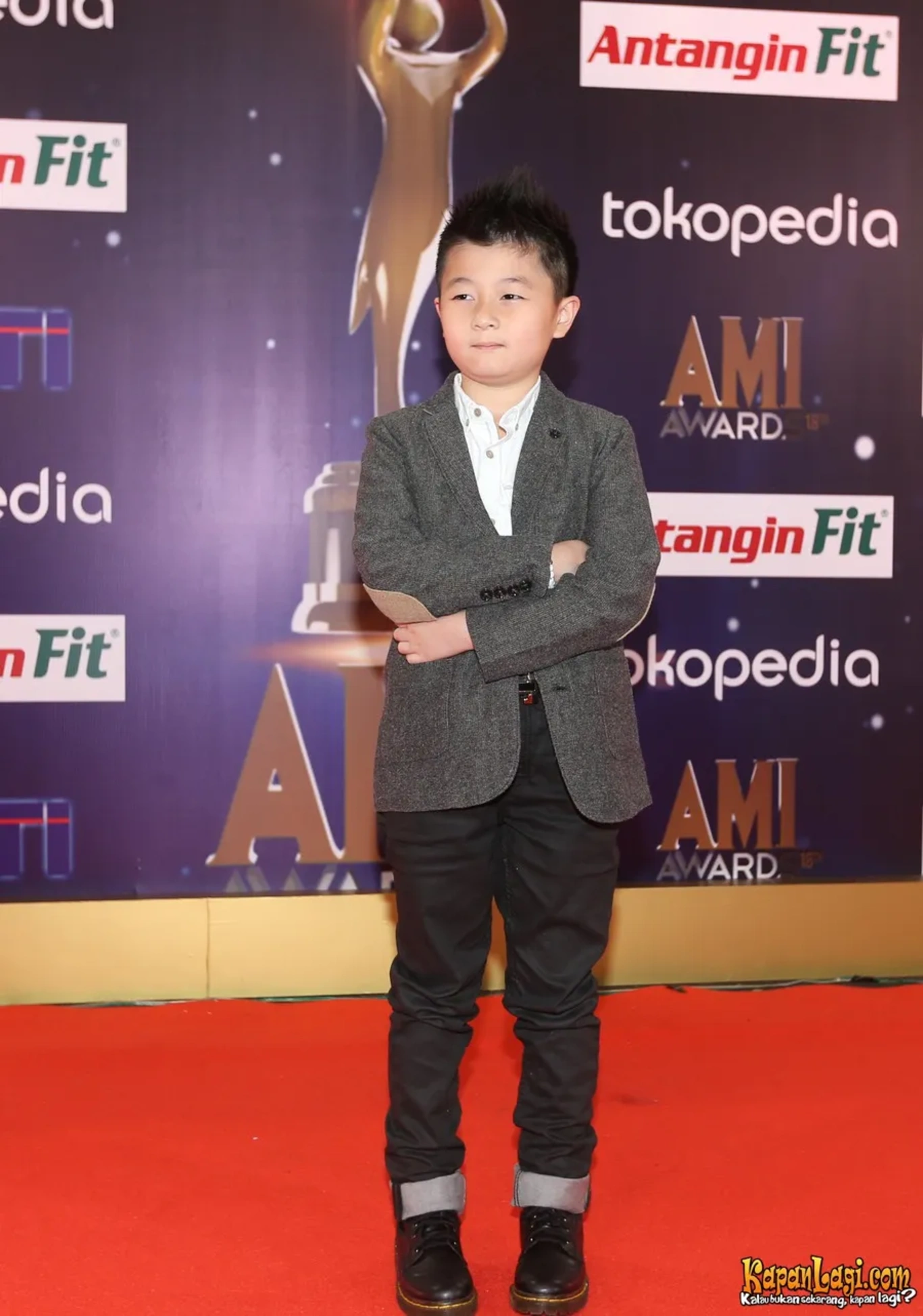 Jika Anda tidak melihat foto Kevin Kahuni, kemungkinan karena foto dengan nomor tersebut tidak tersedia di Kapanlagi.com™