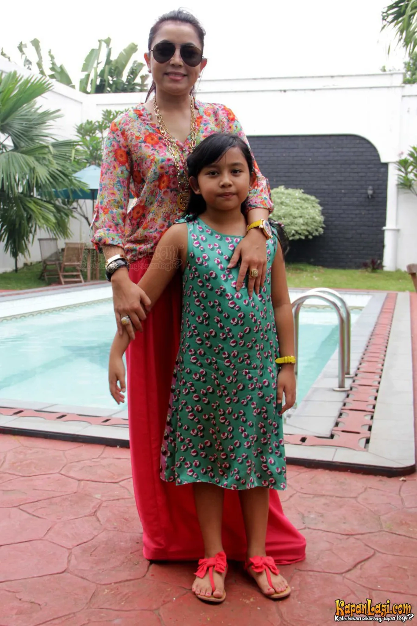 Jika Anda tidak melihat foto Khirani Siti Hartina, kemungkinan karena foto dengan nomor tersebut tidak tersedia di Kapanlagi.com™