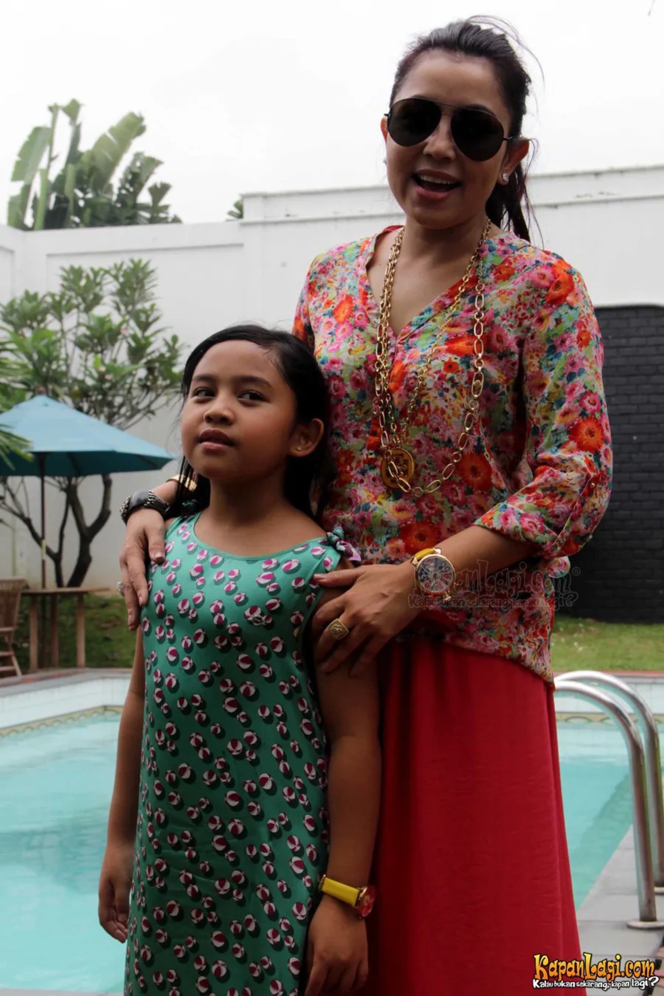 Jika Anda tidak melihat foto Khirani Siti Hartina, kemungkinan karena foto dengan nomor tersebut tidak tersedia di Kapanlagi.com™
