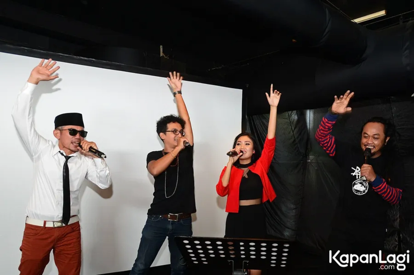 Jika Anda tidak melihat foto Kill The DJ X Libertaria, kemungkinan karena foto dengan nomor tersebut tidak tersedia di Kapanlagi.com™