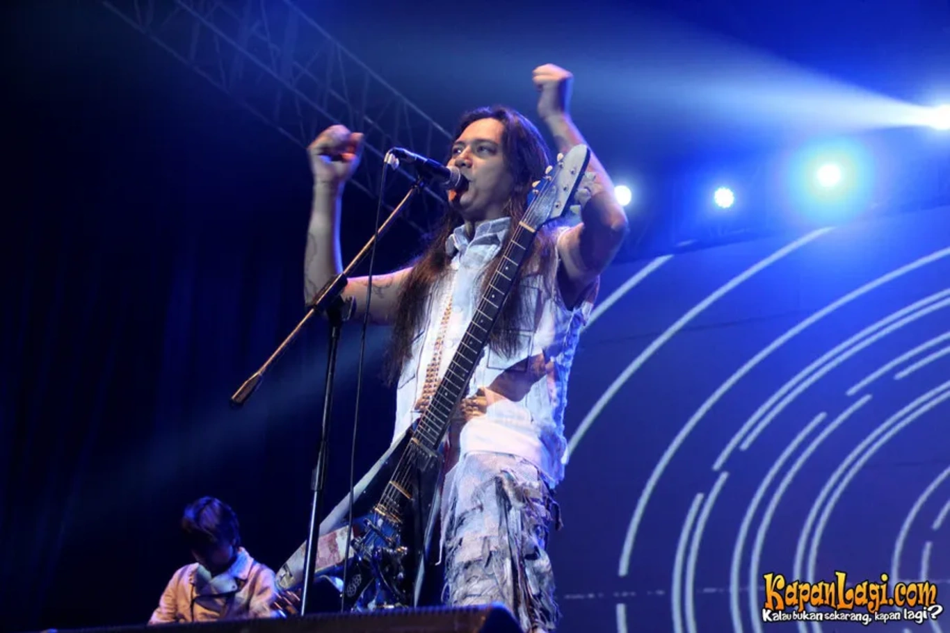 Jika Anda tidak melihat foto Koil Band, kemungkinan karena foto dengan nomor tersebut tidak tersedia di Kapanlagi.com™