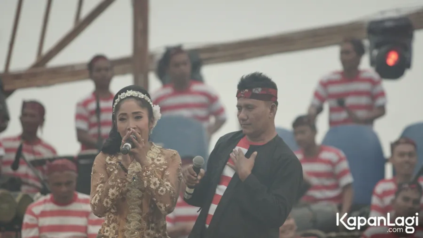 Jika Anda tidak melihat foto Kramat Percussion Etnic Madura, kemungkinan karena foto dengan nomor tersebut tidak tersedia di Kapanlagi.com™
