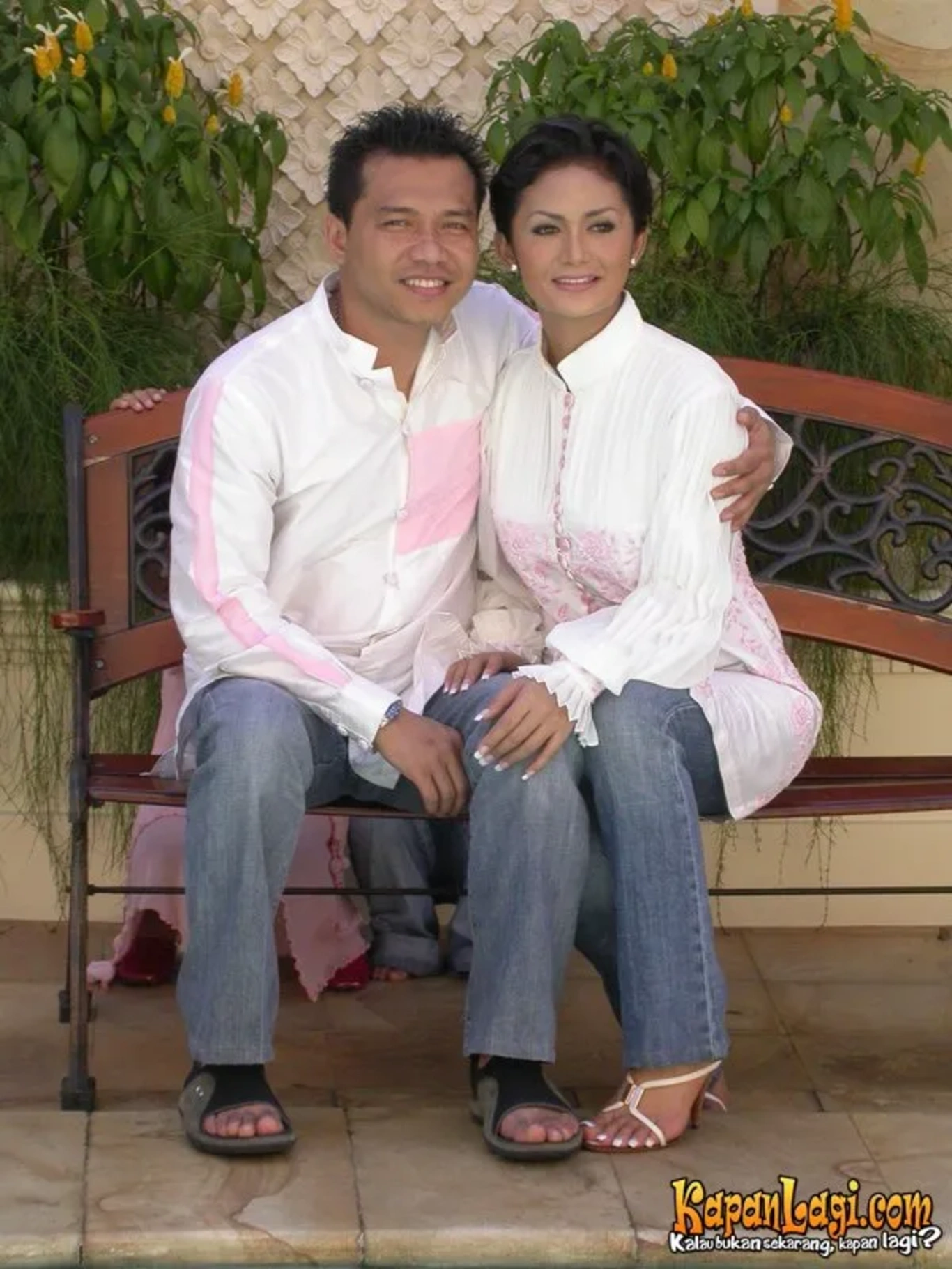 Jika Anda tidak melihat foto Krisdayanti, kemungkinan karena foto dengan nomor tersebut tidak tersedia di Kapanlagi.com™