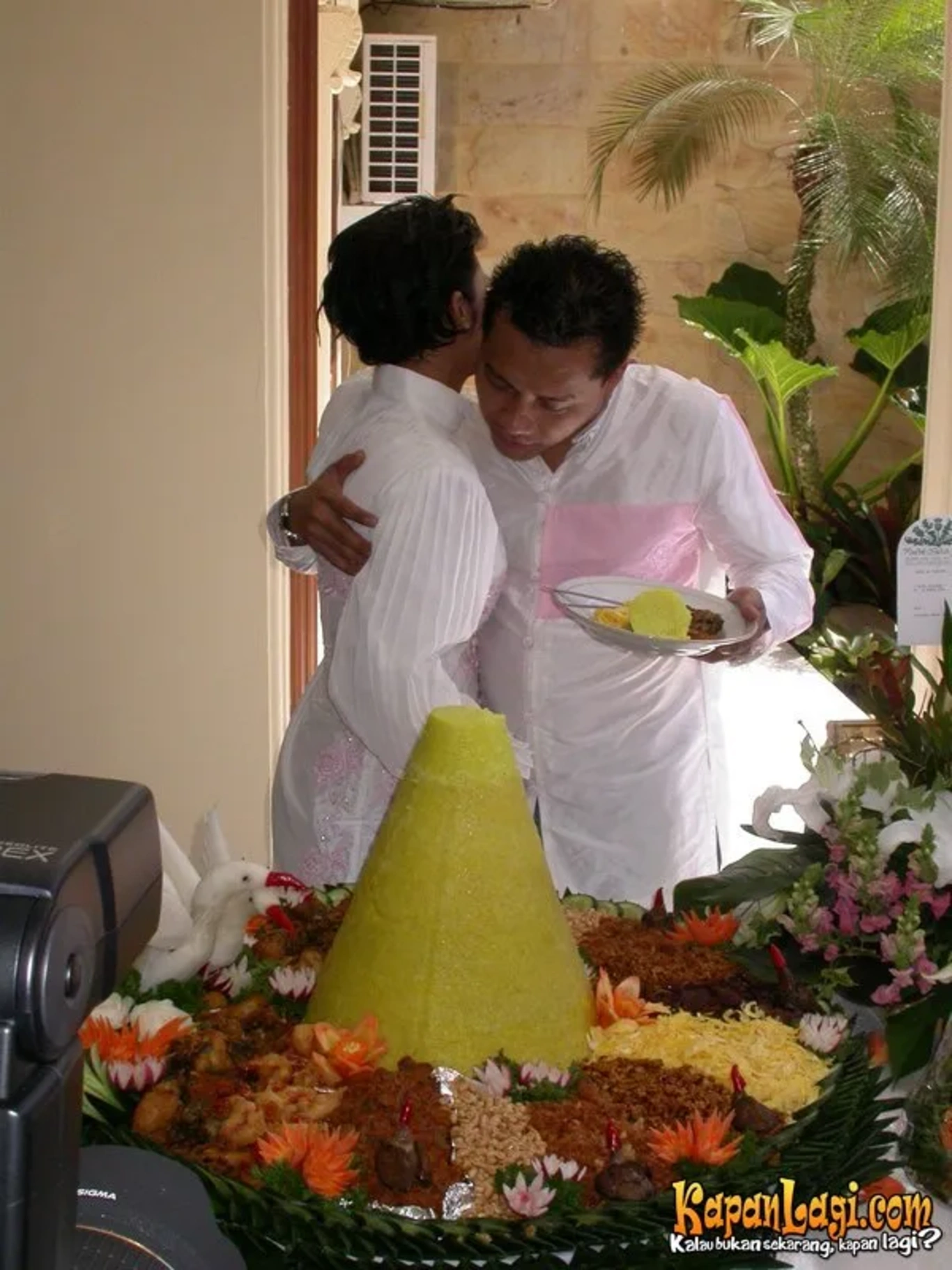 Jika Anda tidak melihat foto Krisdayanti, kemungkinan karena foto dengan nomor tersebut tidak tersedia di Kapanlagi.com™