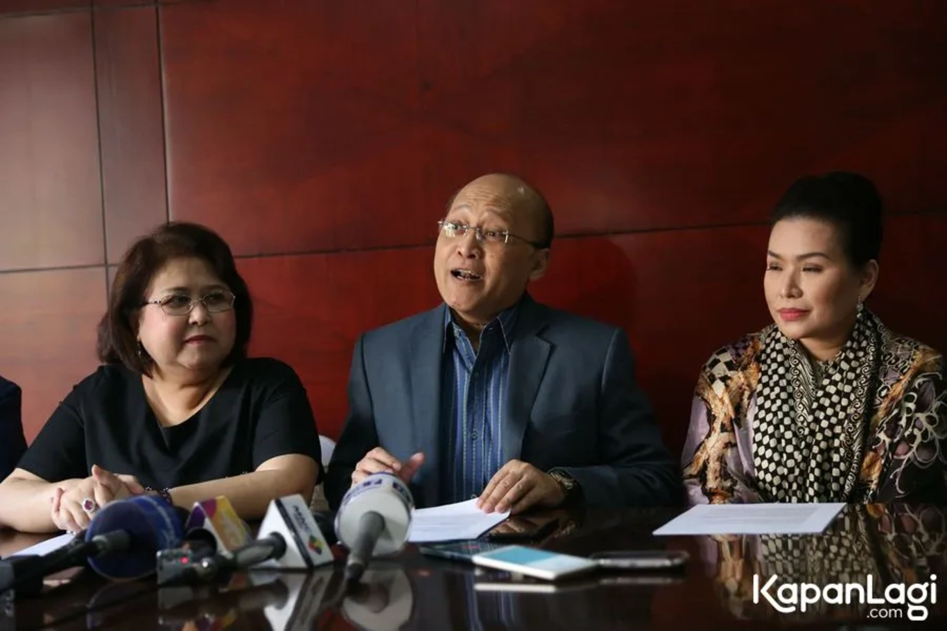 Jika Anda tidak melihat foto Linna Teguh, kemungkinan karena foto dengan nomor tersebut tidak tersedia di Kapanlagi.com™