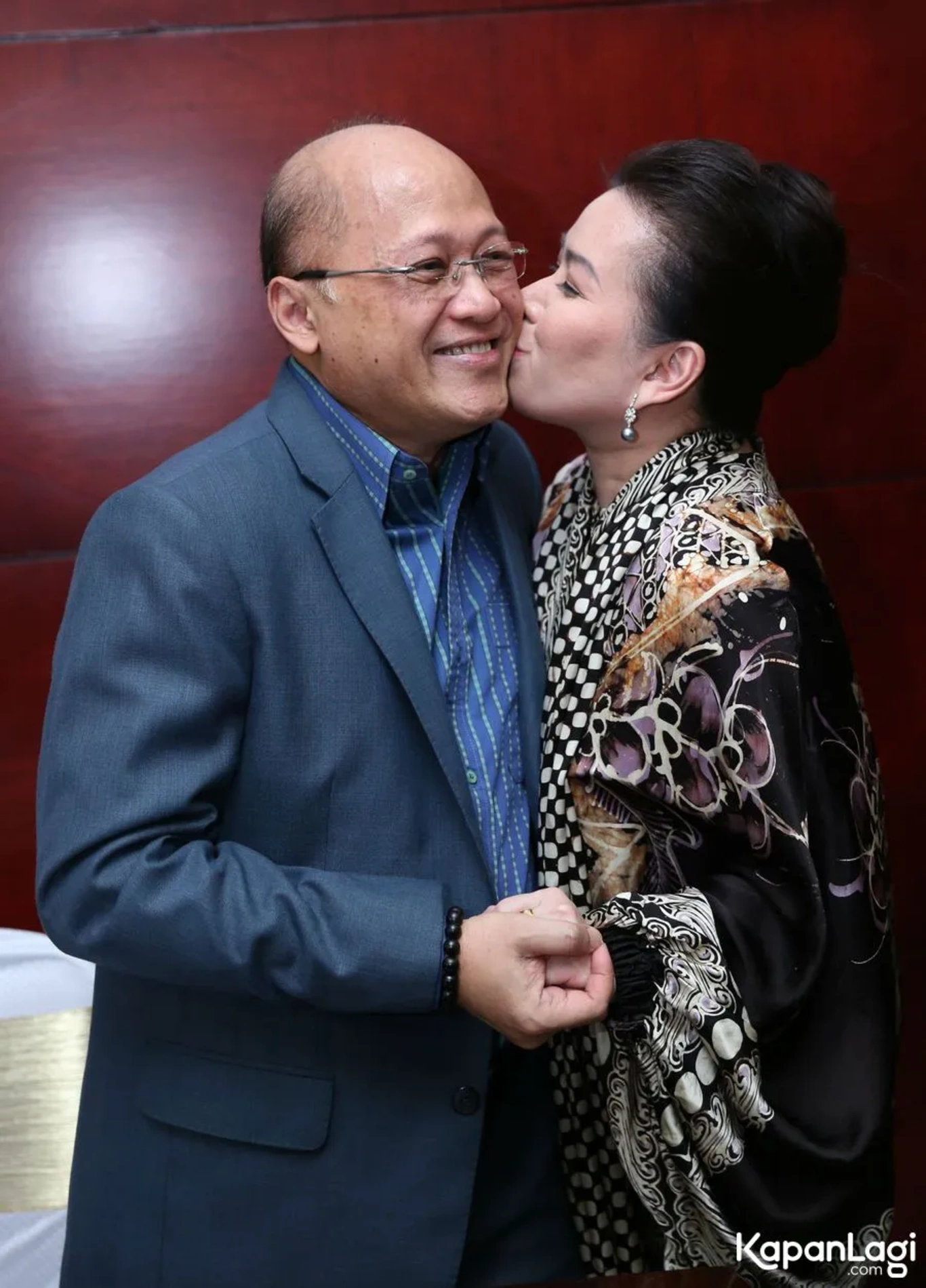 Jika Anda tidak melihat foto Linna Teguh, kemungkinan karena foto dengan nomor tersebut tidak tersedia di Kapanlagi.com™