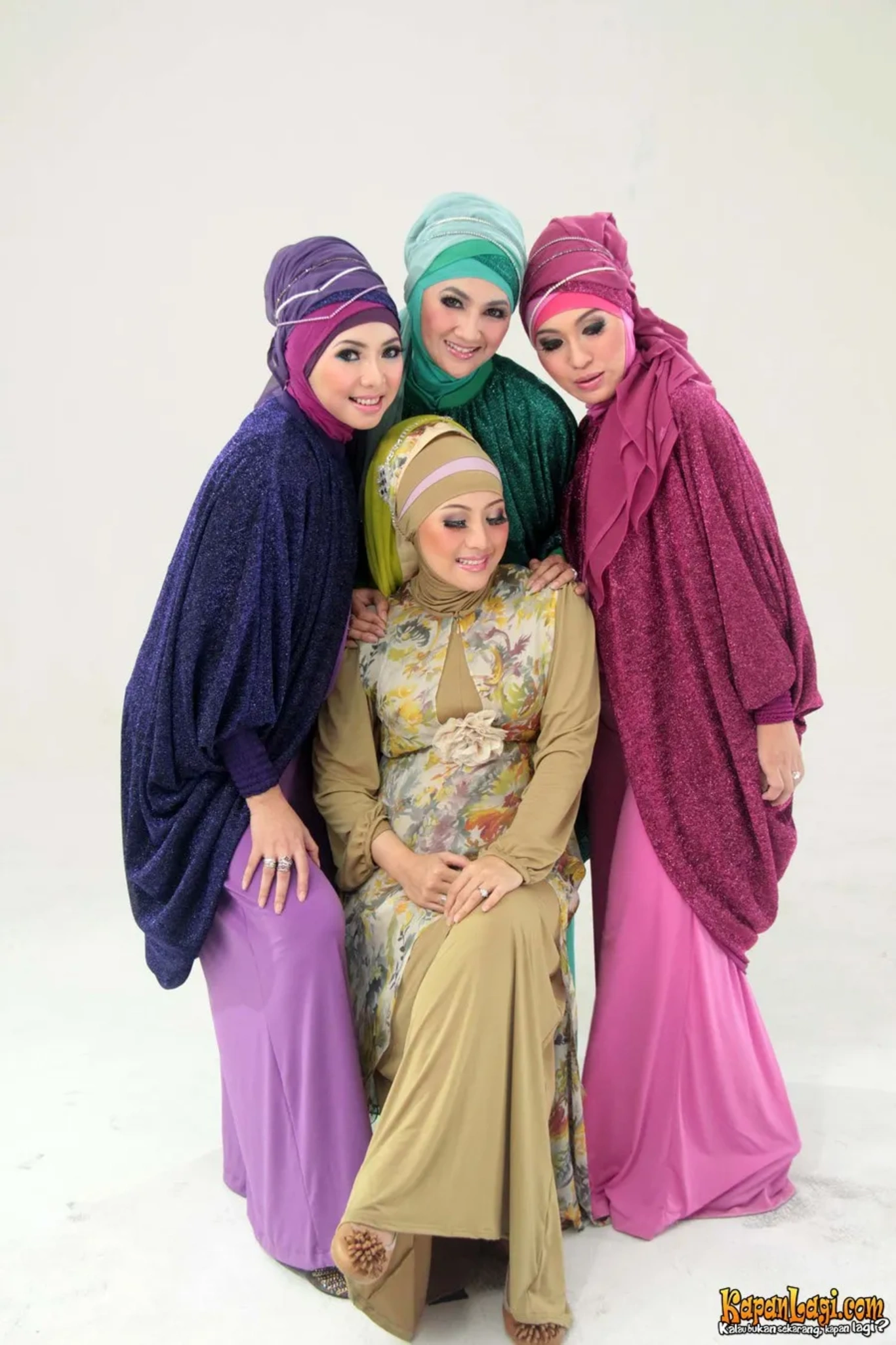 Jika Anda tidak melihat foto Nadhira, kemungkinan karena foto dengan nomor tersebut tidak tersedia di Kapanlagi.com™