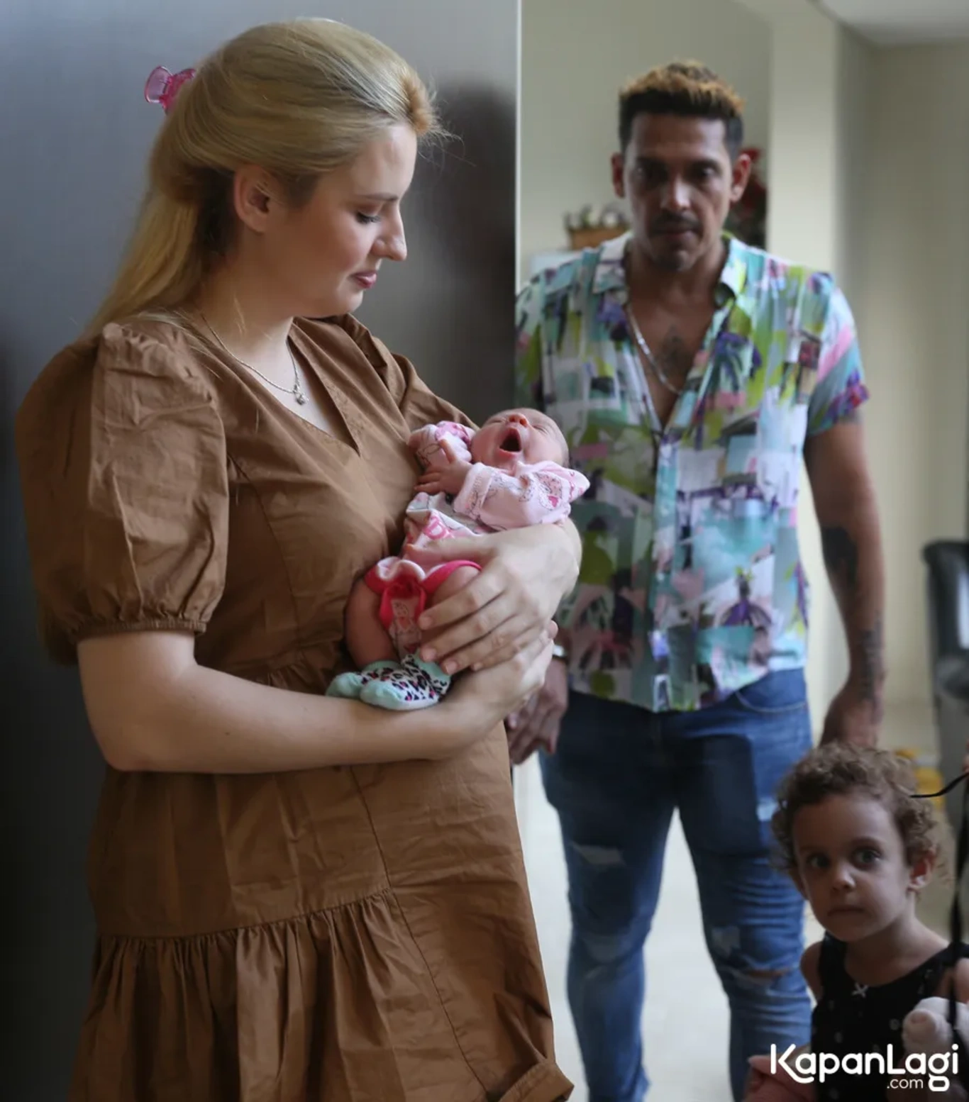 Jika Anda tidak melihat foto Nastasya Shine, kemungkinan karena foto dengan nomor tersebut tidak tersedia di Kapanlagi.com™