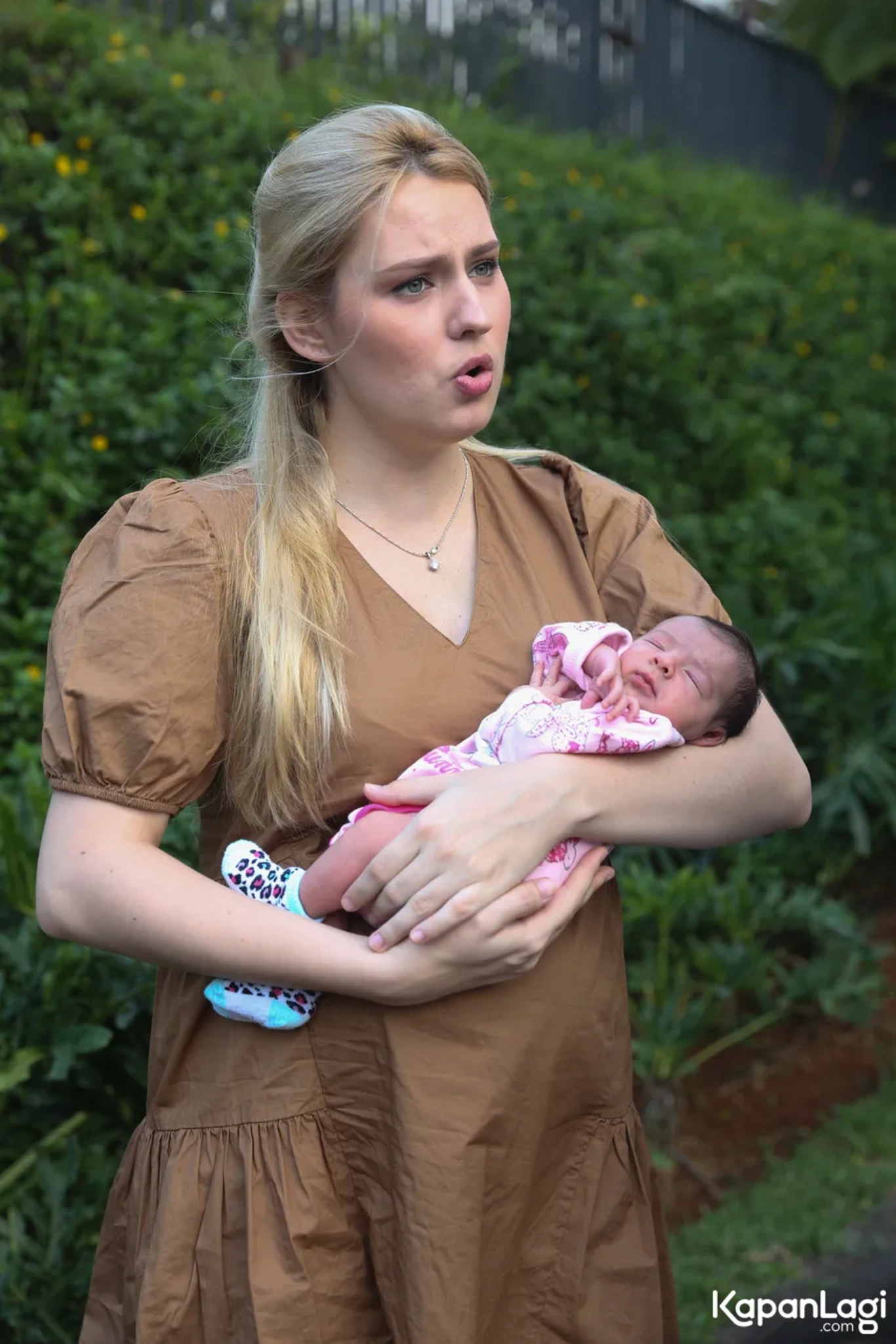 Jika Anda tidak melihat foto Nastasya Shine, kemungkinan karena foto dengan nomor tersebut tidak tersedia di Kapanlagi.com™