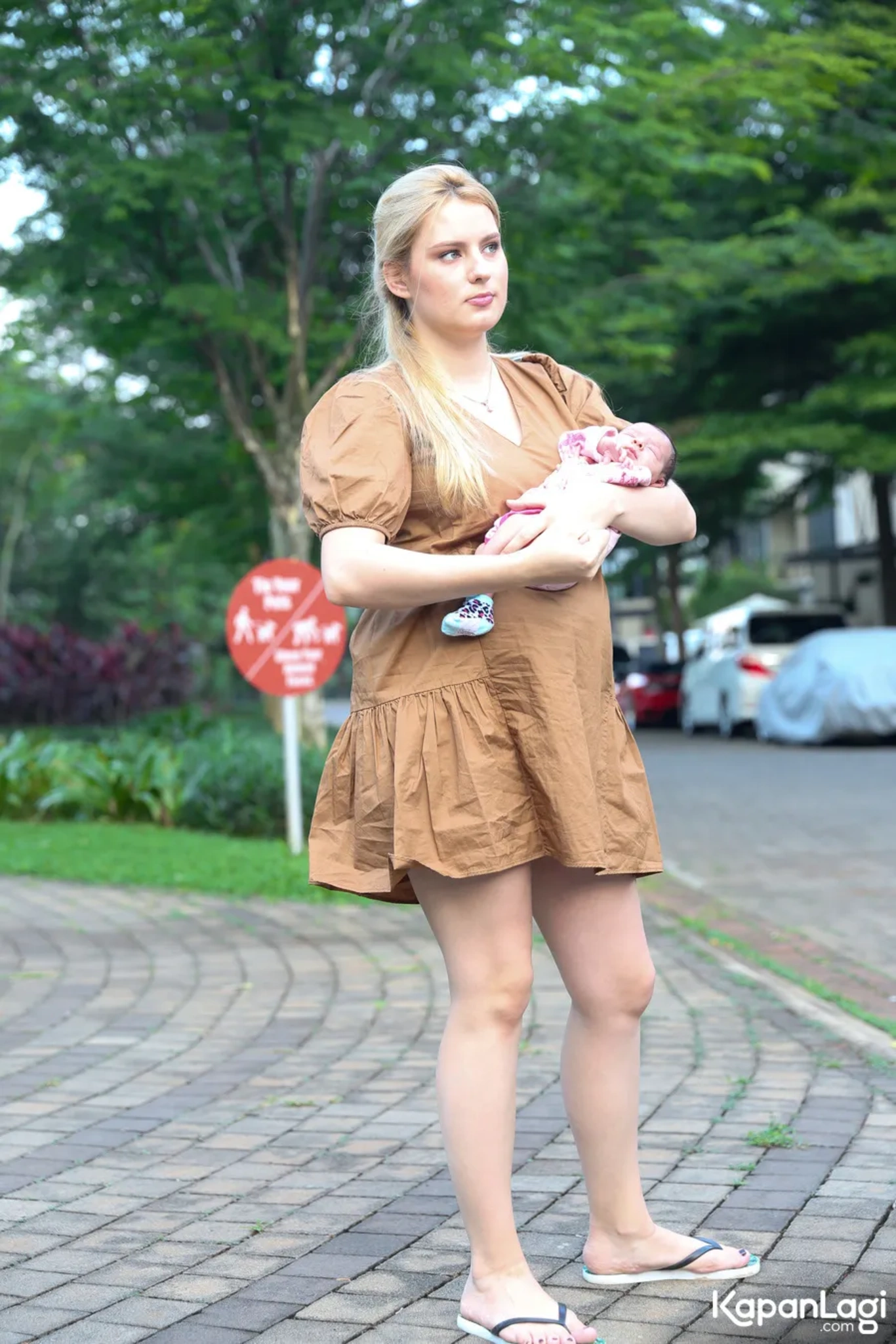 Jika Anda tidak melihat foto Nastasya Shine, kemungkinan karena foto dengan nomor tersebut tidak tersedia di Kapanlagi.com™