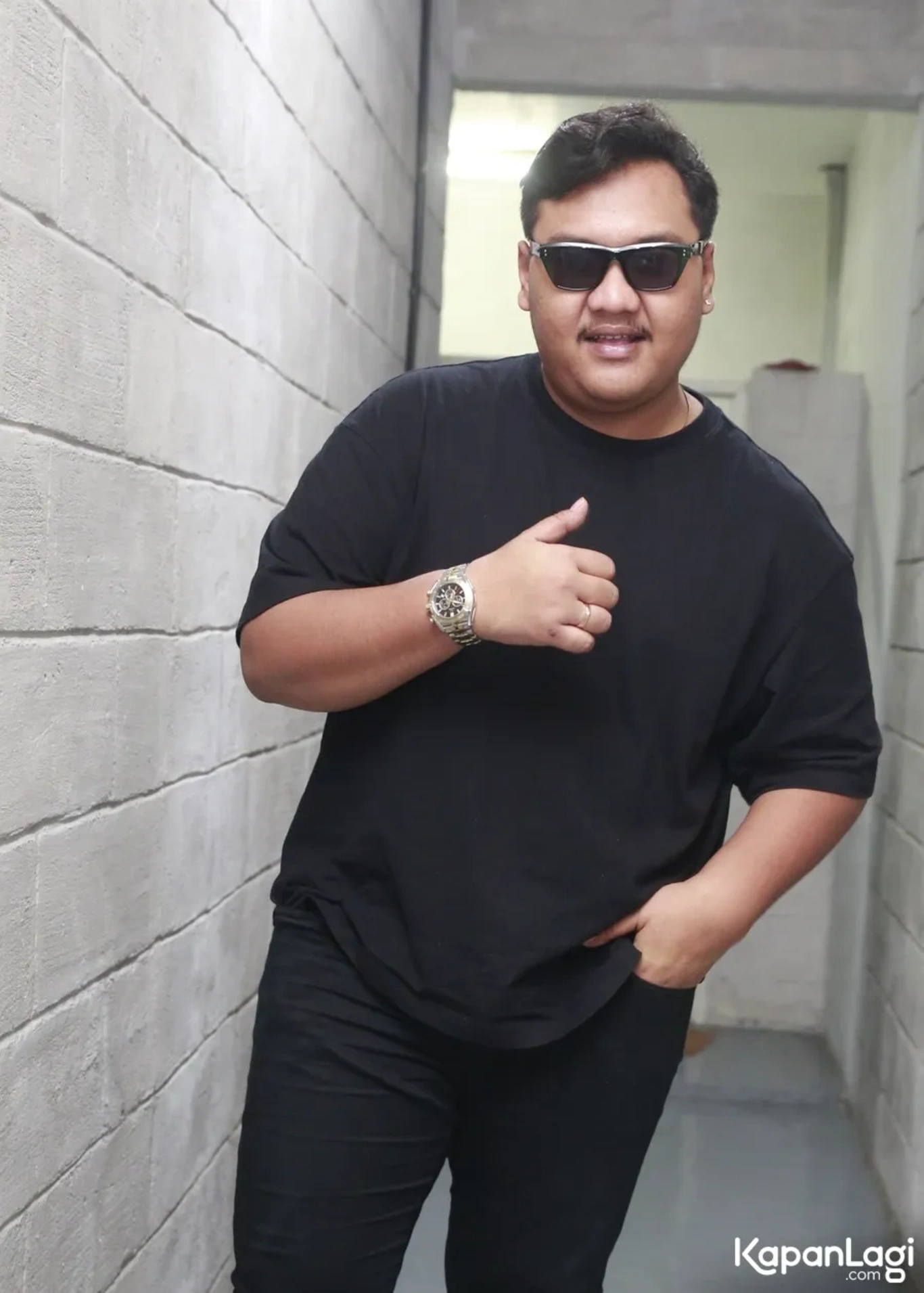 Jika Anda tidak melihat foto Ndarboy Genk Helarius Daru Indrajaya, kemungkinan karena foto dengan nomor tersebut tidak tersedia di Kapanlagi.com™