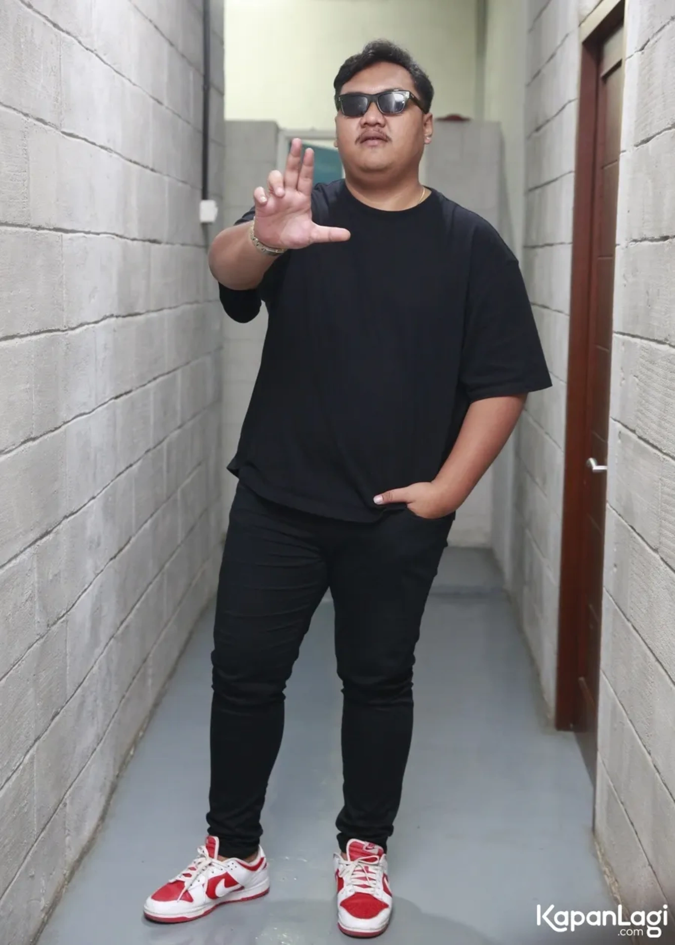 Jika Anda tidak melihat foto Ndarboy Genk Helarius Daru Indrajaya, kemungkinan karena foto dengan nomor tersebut tidak tersedia di Kapanlagi.com™