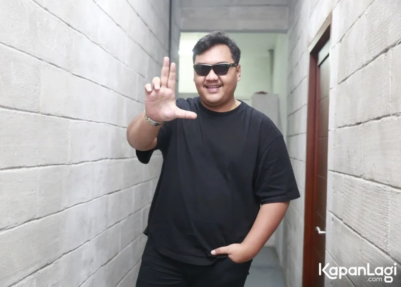Jika Anda tidak melihat foto Ndarboy Genk Helarius Daru Indrajaya, kemungkinan karena foto dengan nomor tersebut tidak tersedia di Kapanlagi.com™