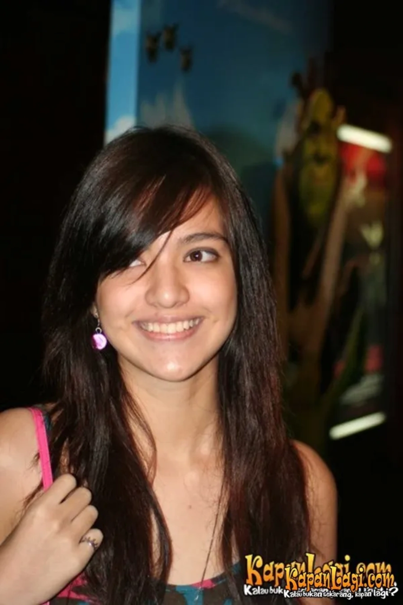 Jika Anda tidak melihat foto Nia Ramadhani, kemungkinan karena foto dengan nomor tersebut tidak tersedia di Kapanlagi.com™