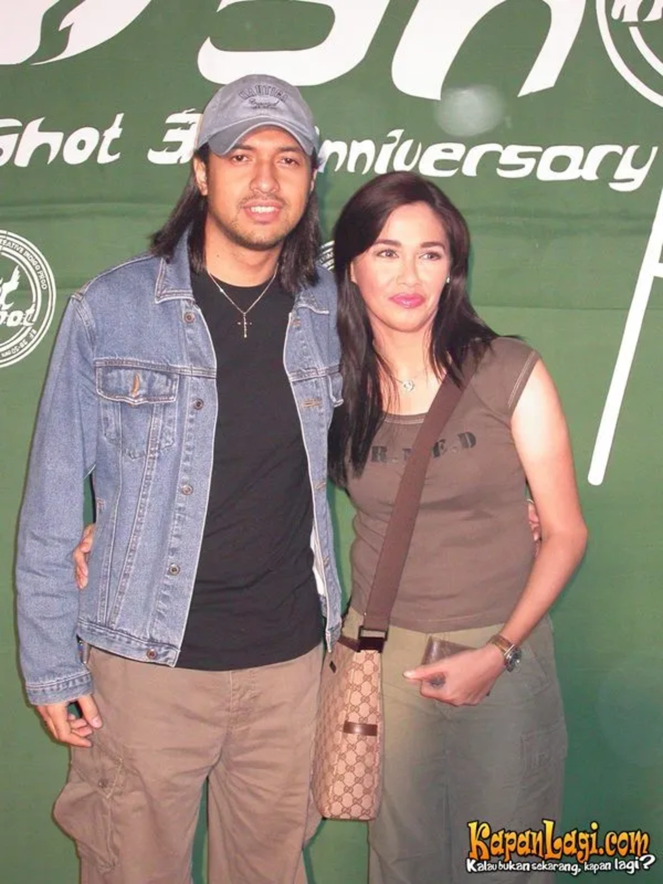 Jika Anda tidak melihat foto Nia Zulkarnaen, kemungkinan karena foto dengan nomor tersebut tidak tersedia di Kapanlagi.com™