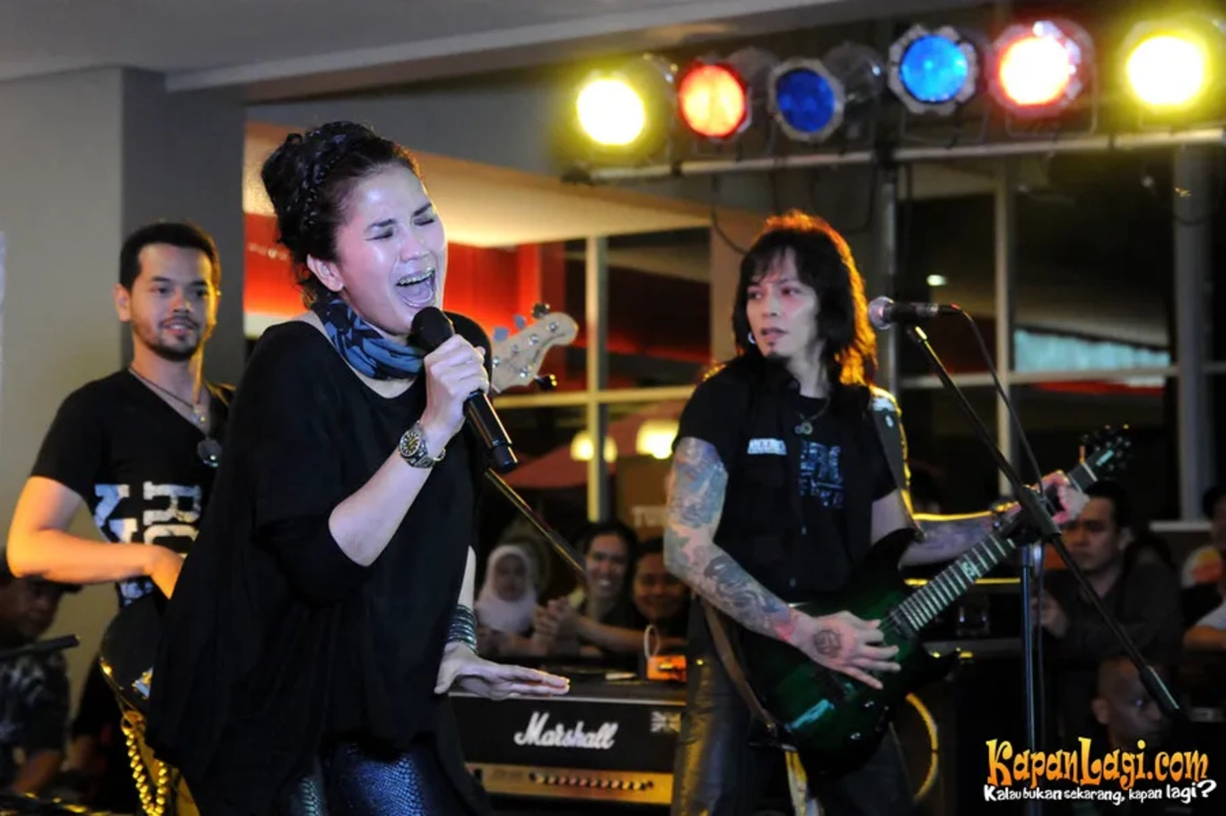 Jika Anda tidak melihat foto Nicky Astria, kemungkinan karena foto dengan nomor tersebut tidak tersedia di Kapanlagi.com™