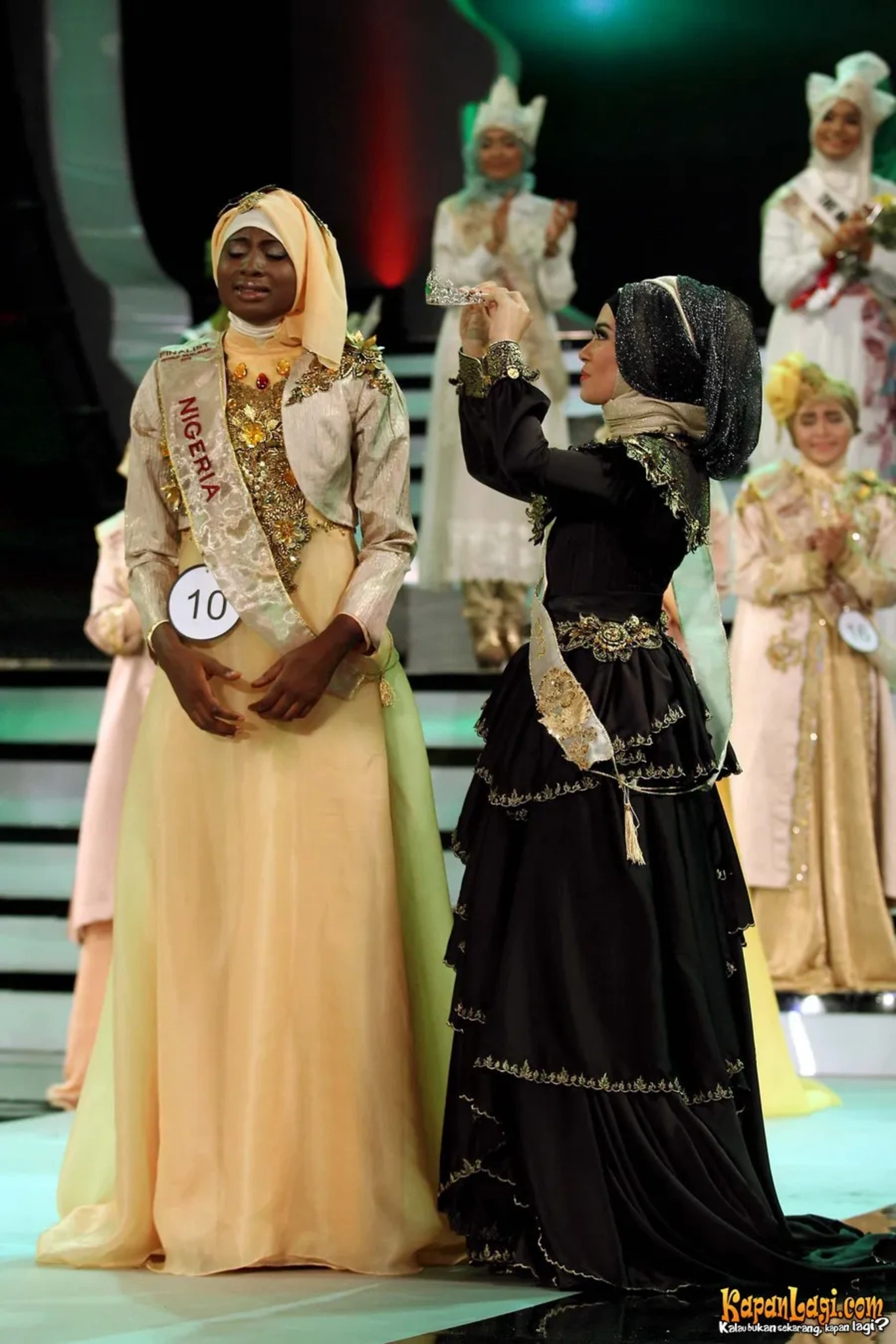Jika Anda tidak melihat foto Obabiyi Aishah Ajibola, kemungkinan karena foto dengan nomor tersebut tidak tersedia di Kapanlagi.com™