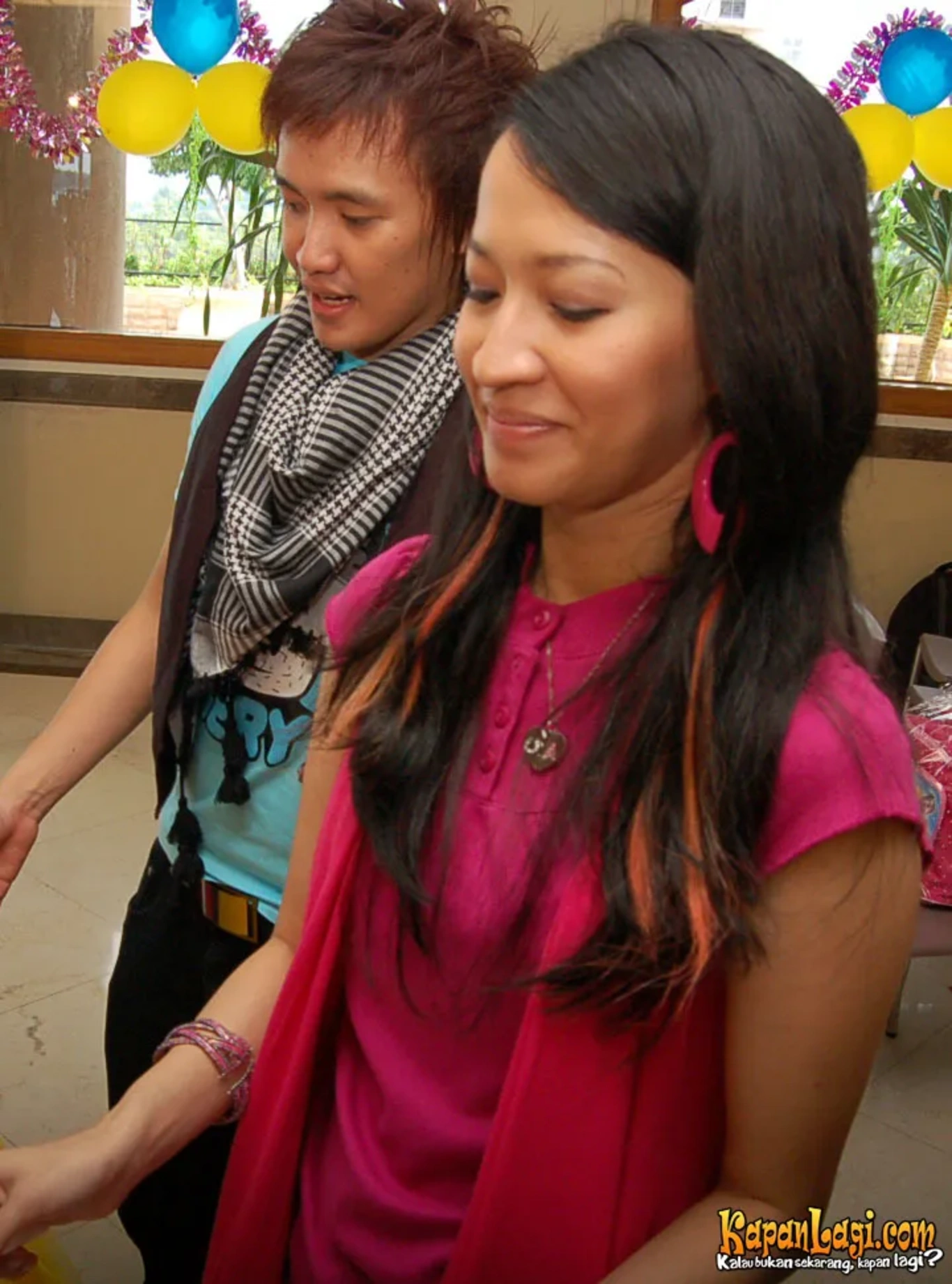 Jika Anda tidak melihat foto Okie Agustina, kemungkinan karena foto dengan nomor tersebut tidak tersedia di Kapanlagi.com™