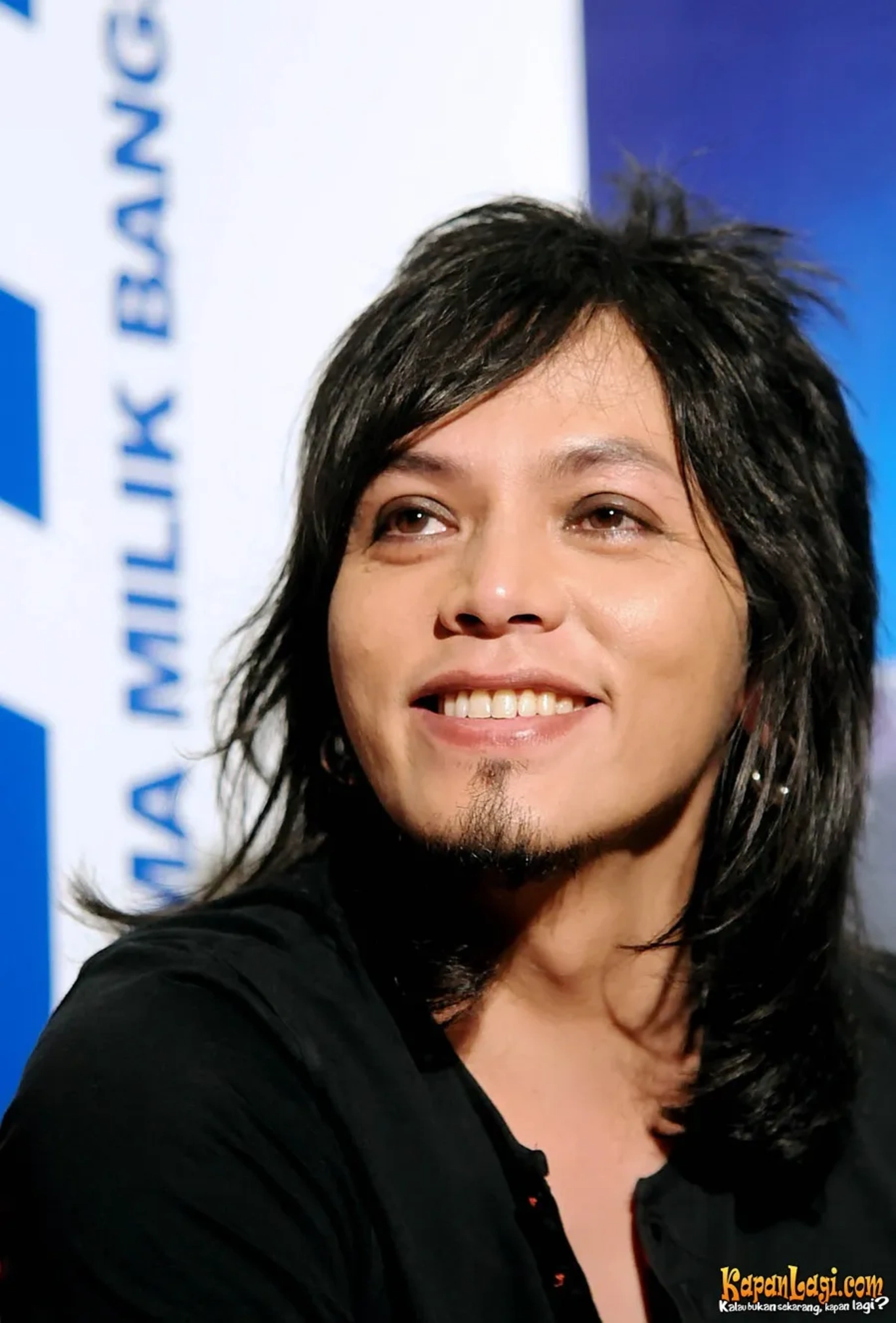 Jika Anda tidak melihat foto Ovy Rif, kemungkinan karena foto dengan nomor tersebut tidak tersedia di Kapanlagi.com™