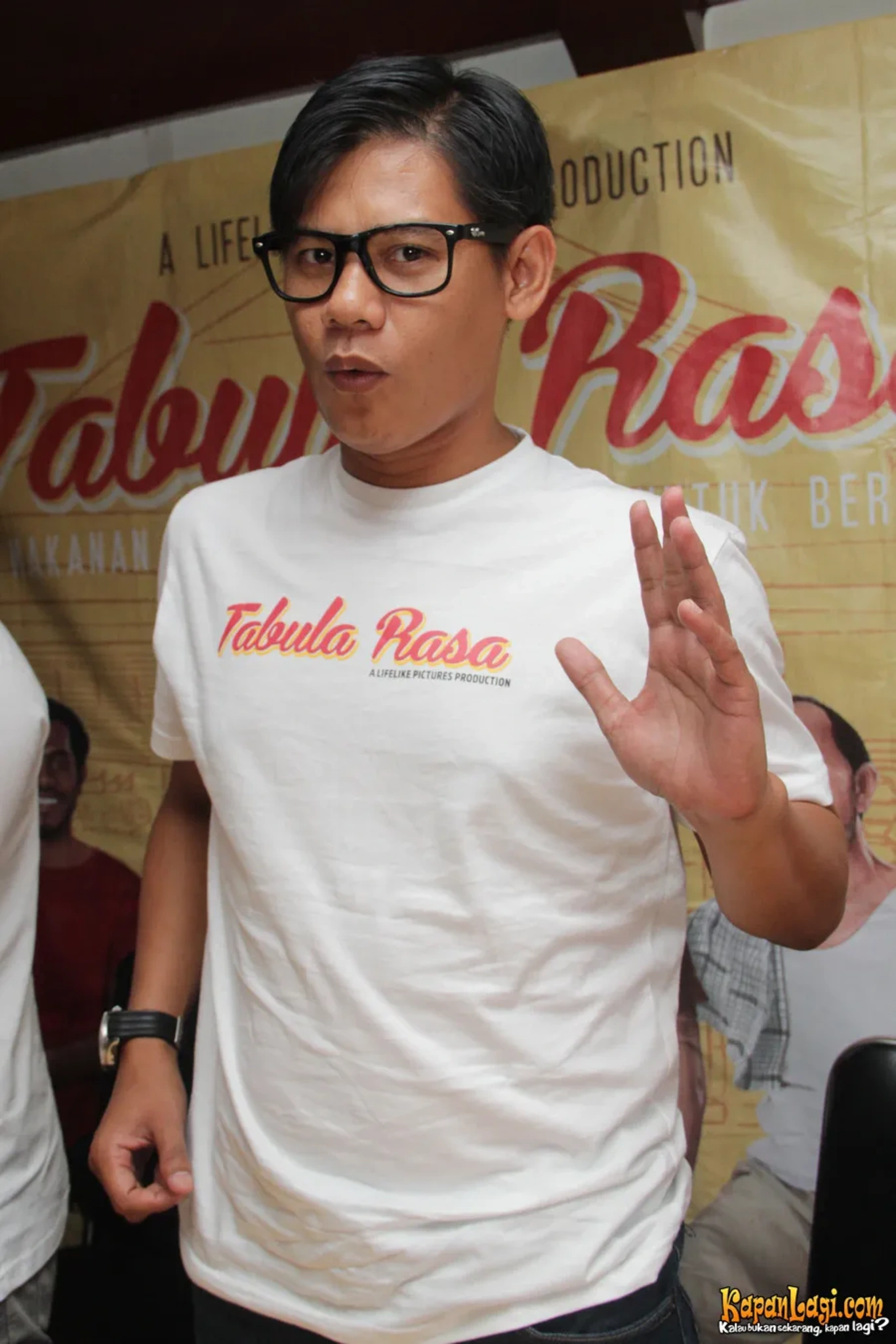 Jika Anda tidak melihat foto Ozzol Ramdan, kemungkinan karena foto dengan nomor tersebut tidak tersedia di Kapanlagi.com™